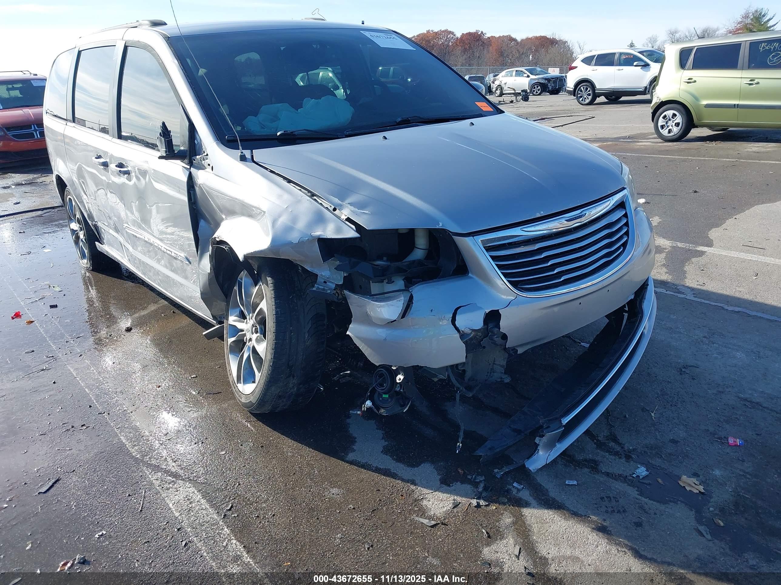 CHRYSLER TOWN image 6