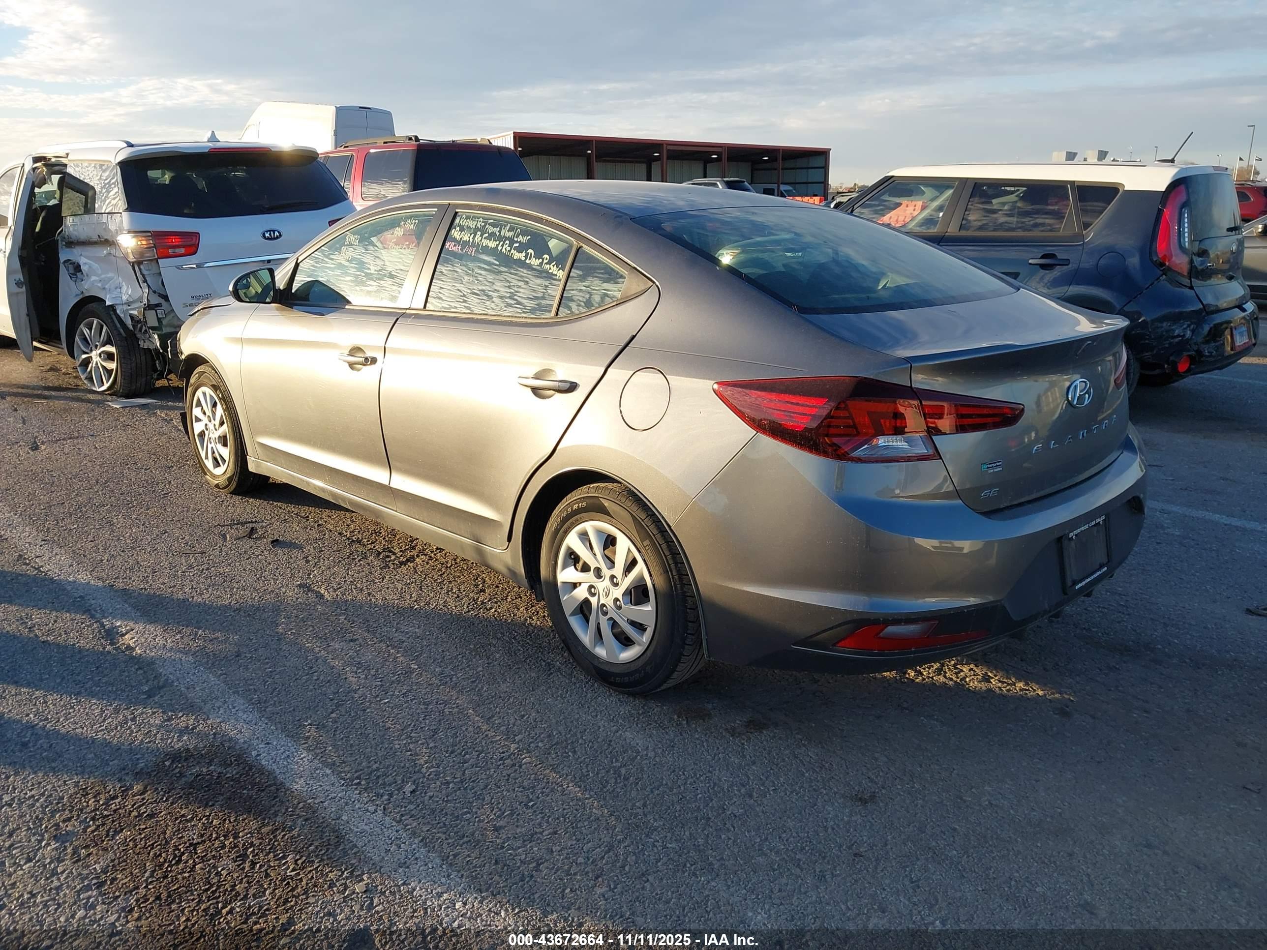 HYUNDAI ELANTRA image 3