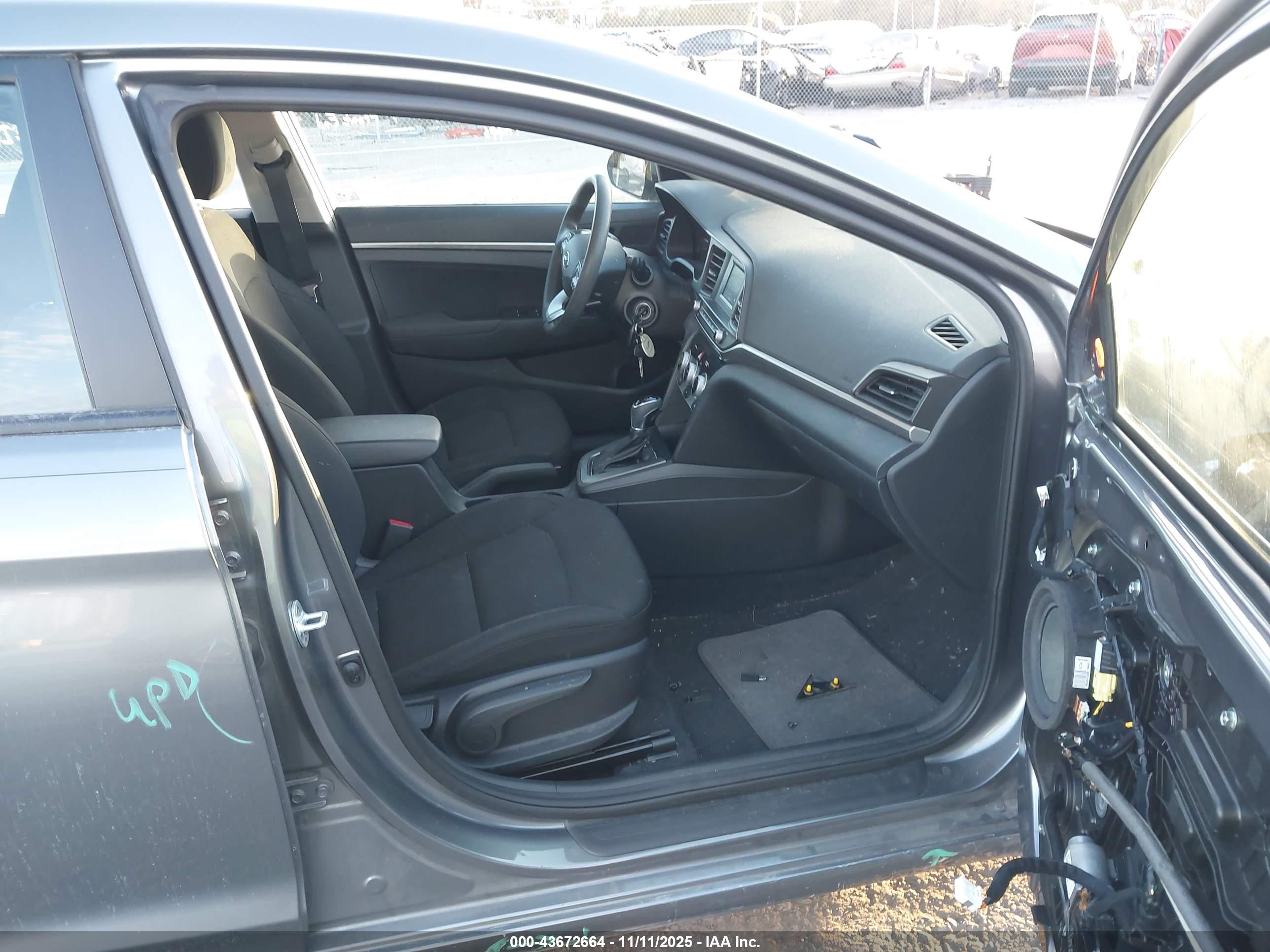 HYUNDAI ELANTRA image 5