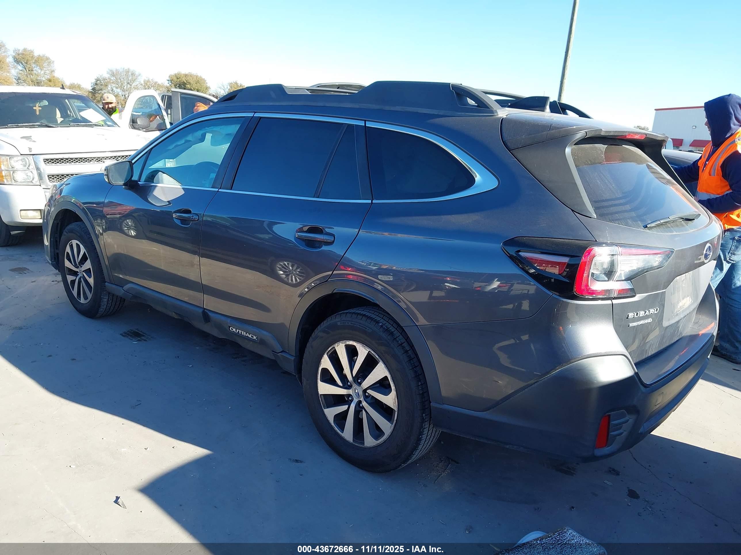 SUBARU OUTBACK image 3
