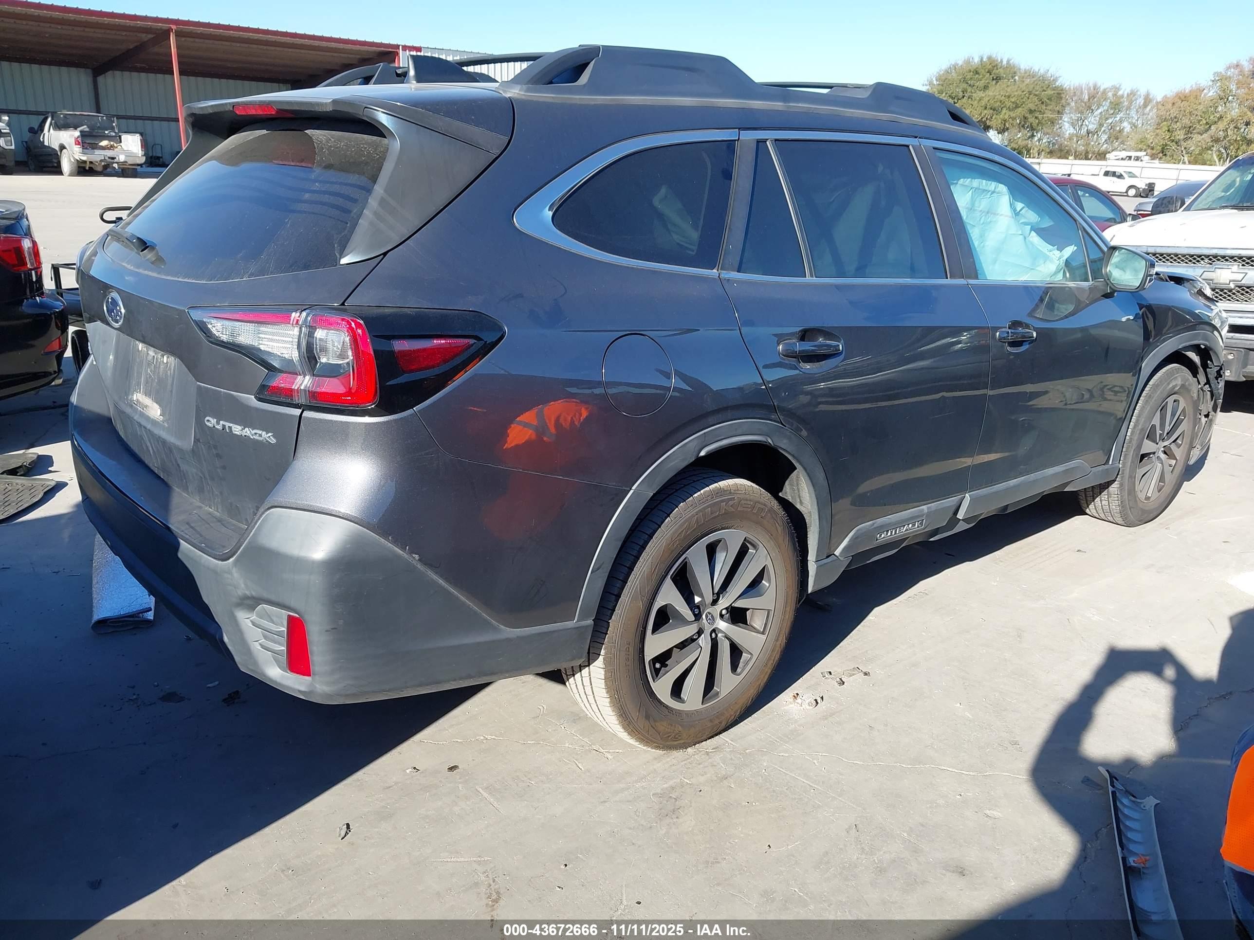 SUBARU OUTBACK image 4