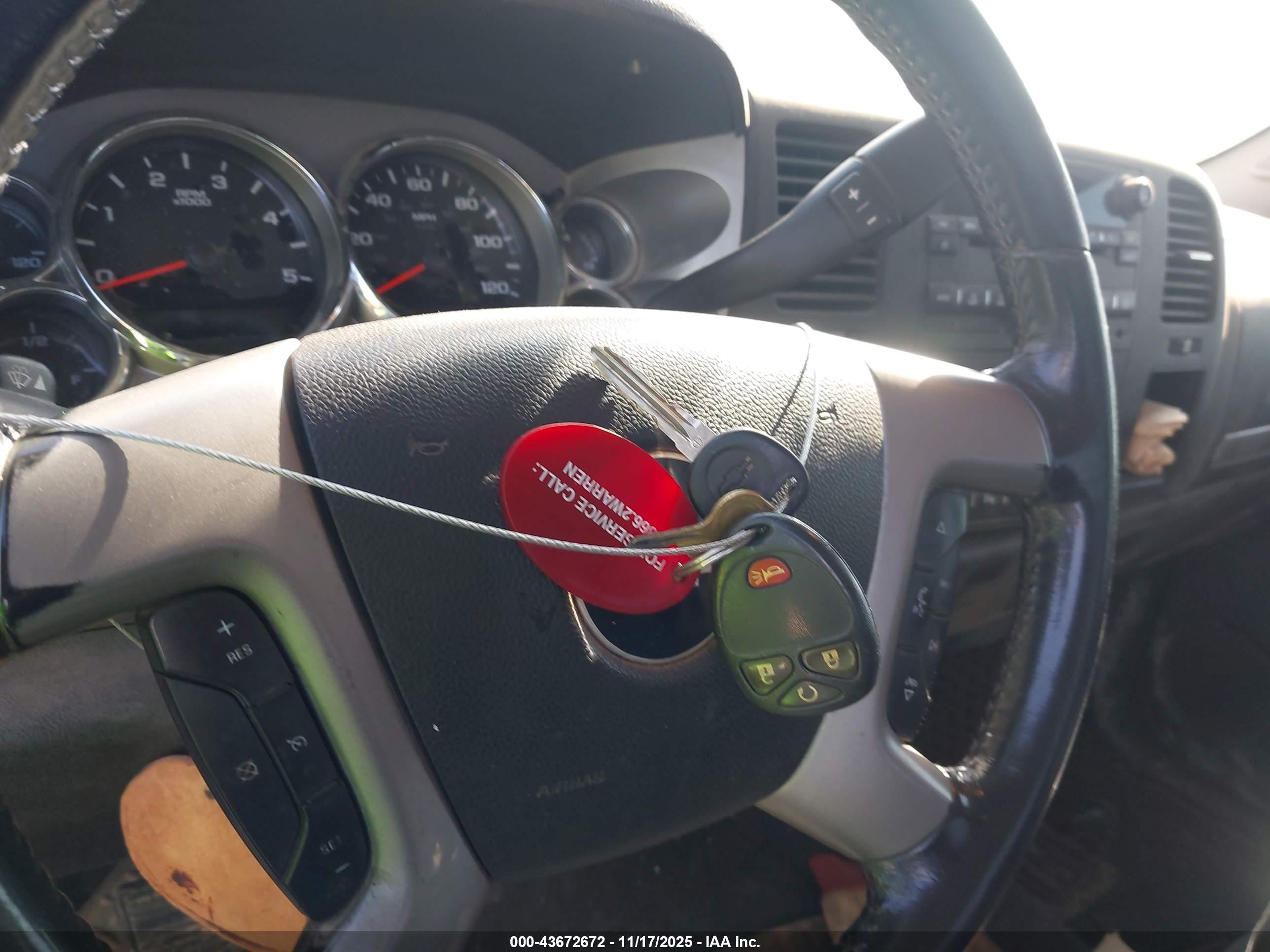 CHEVROLET SILVERADO image 11