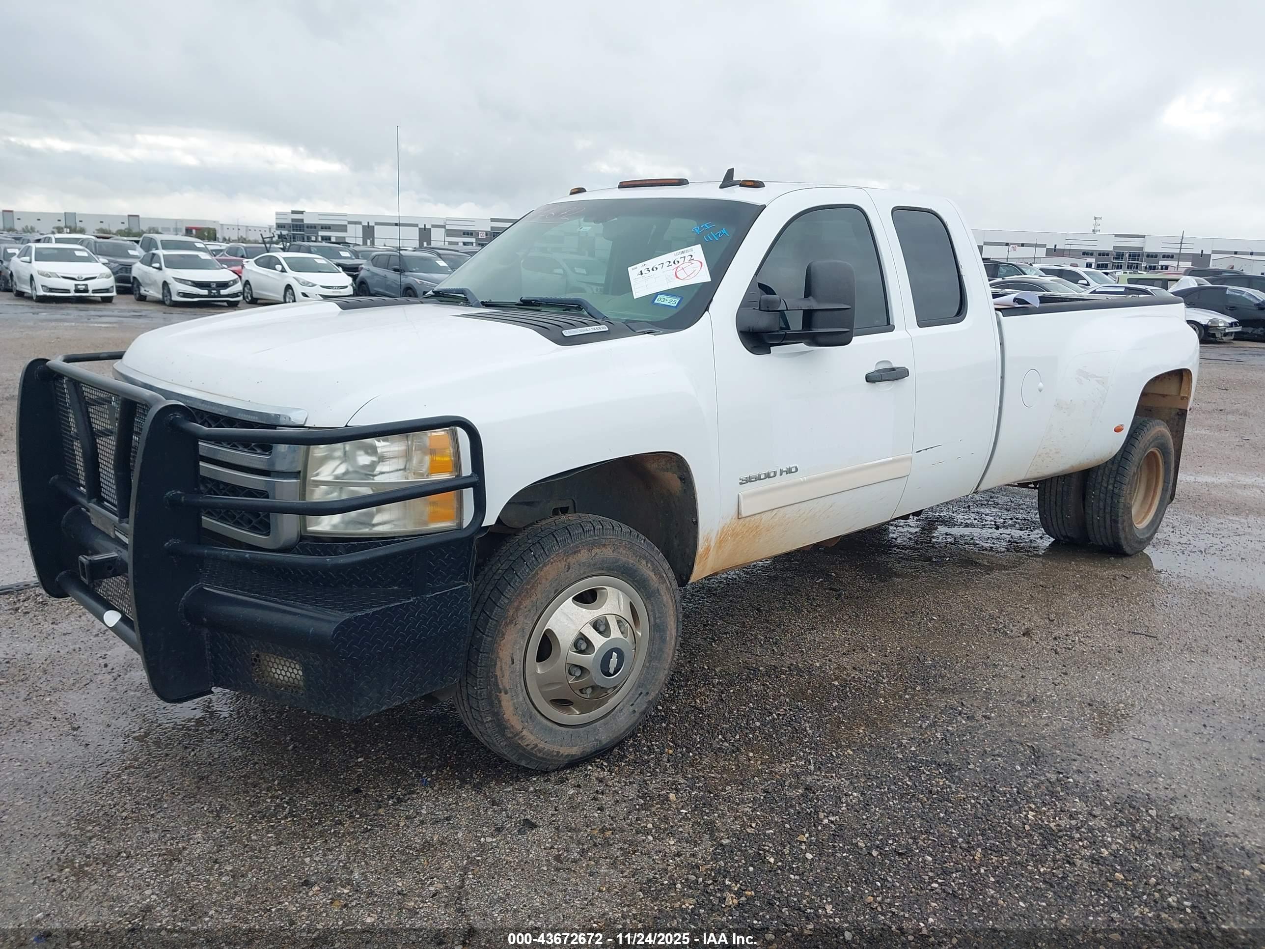 CHEVROLET SILVERADO image 2