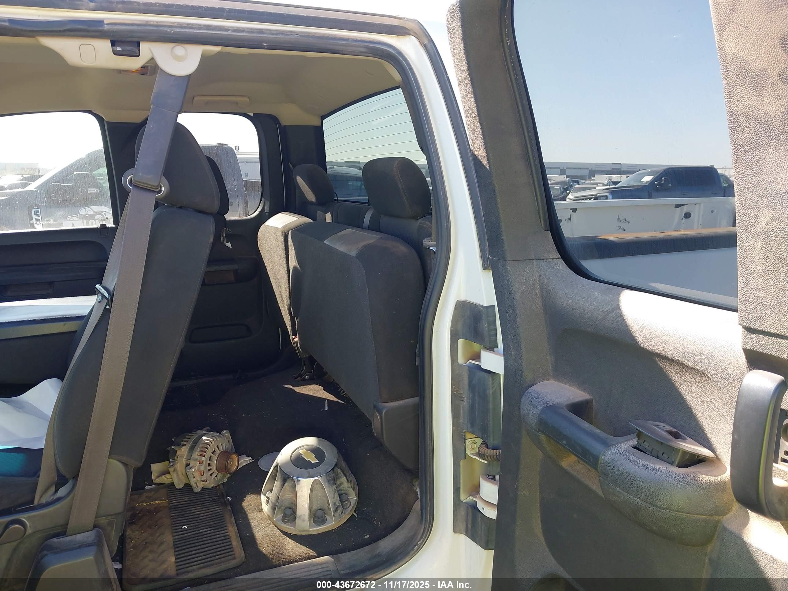 CHEVROLET SILVERADO image 7