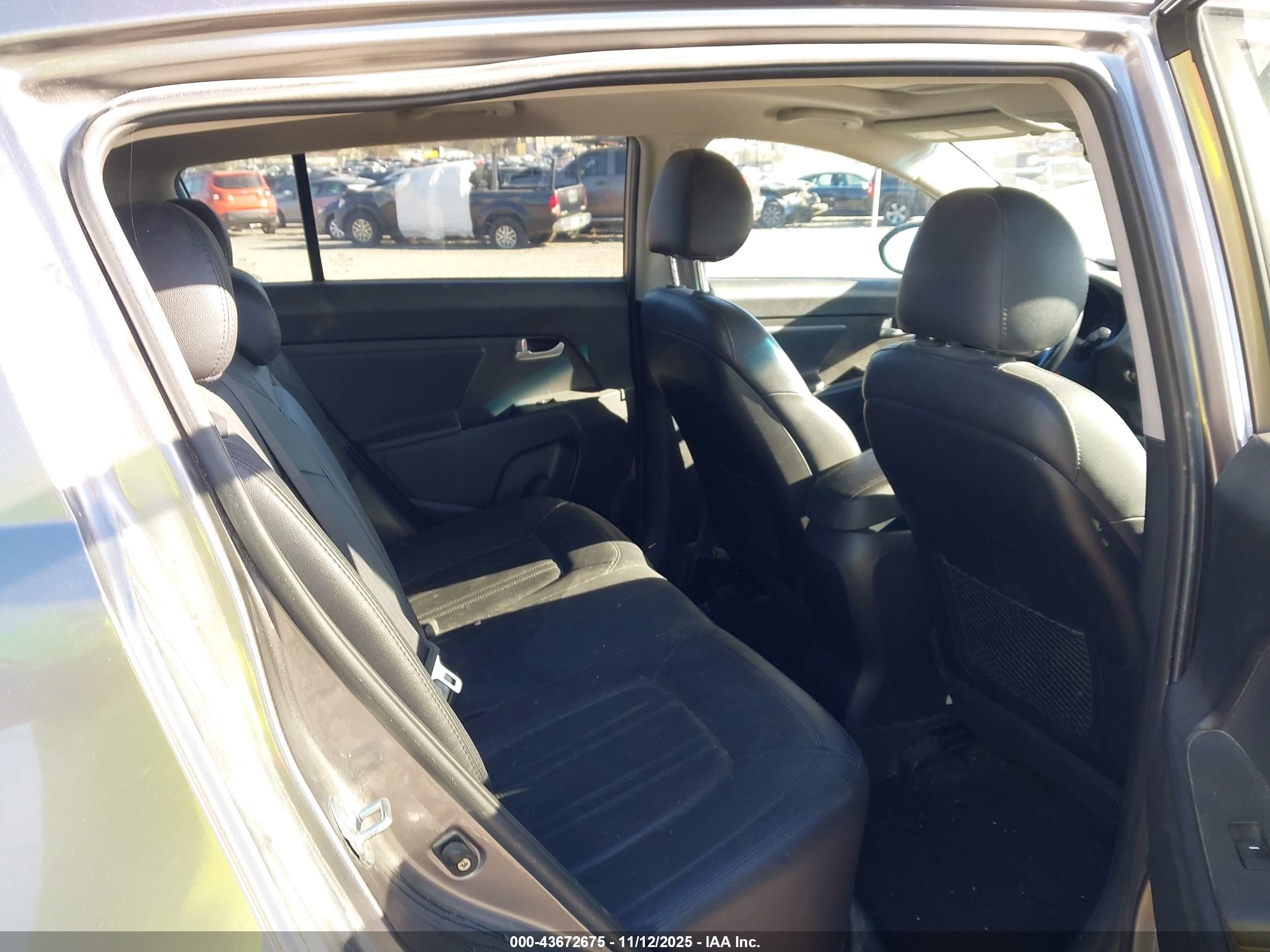 KIA SPORTAGE image 8
