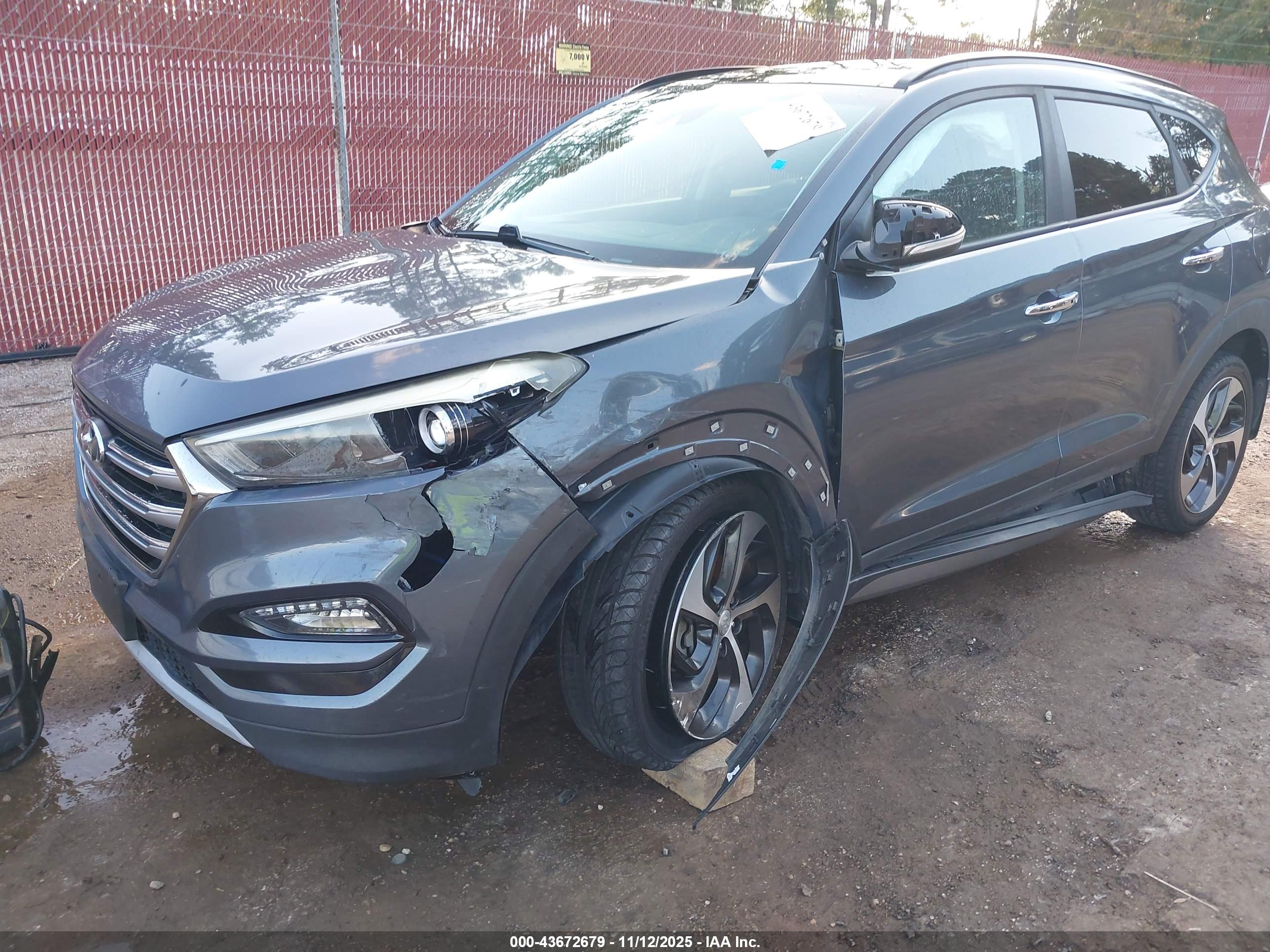 HYUNDAI TUCSON image 6
