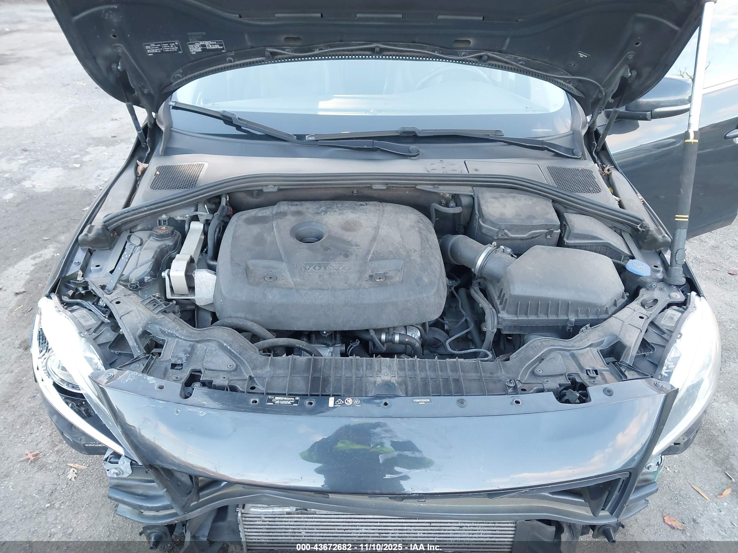 VOLVO S60 image 10