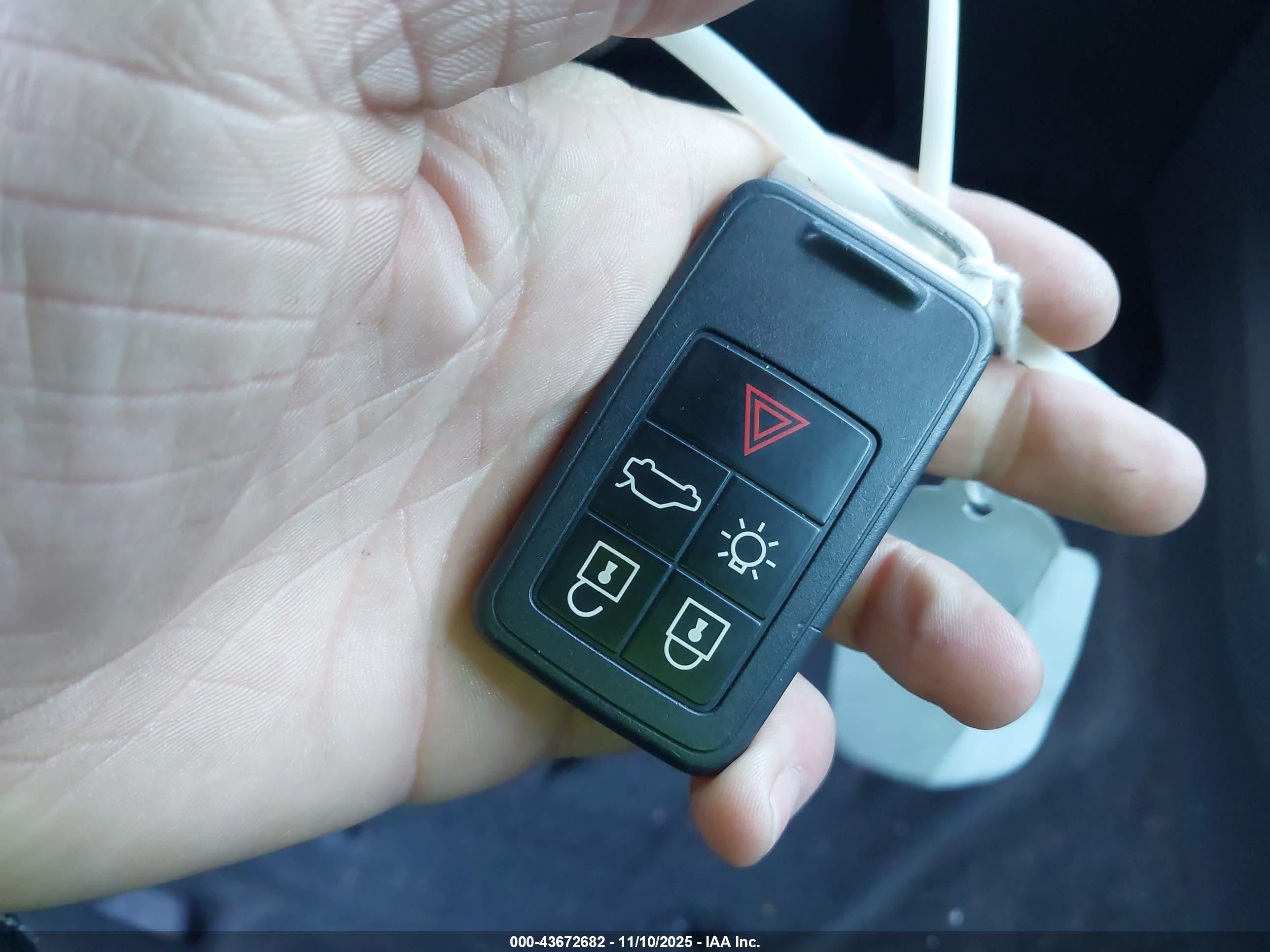 VOLVO S60 image 11