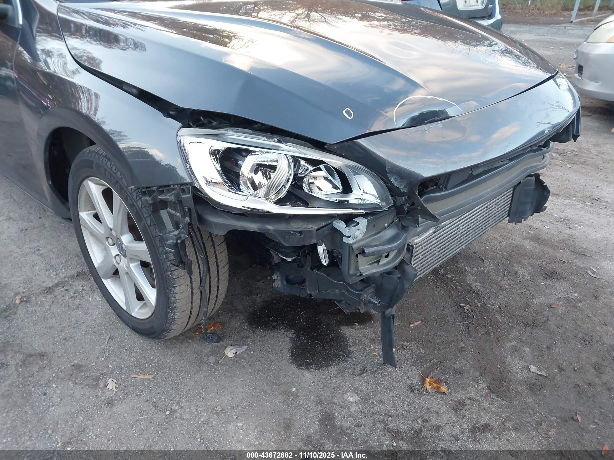 VOLVO S60 image 6
