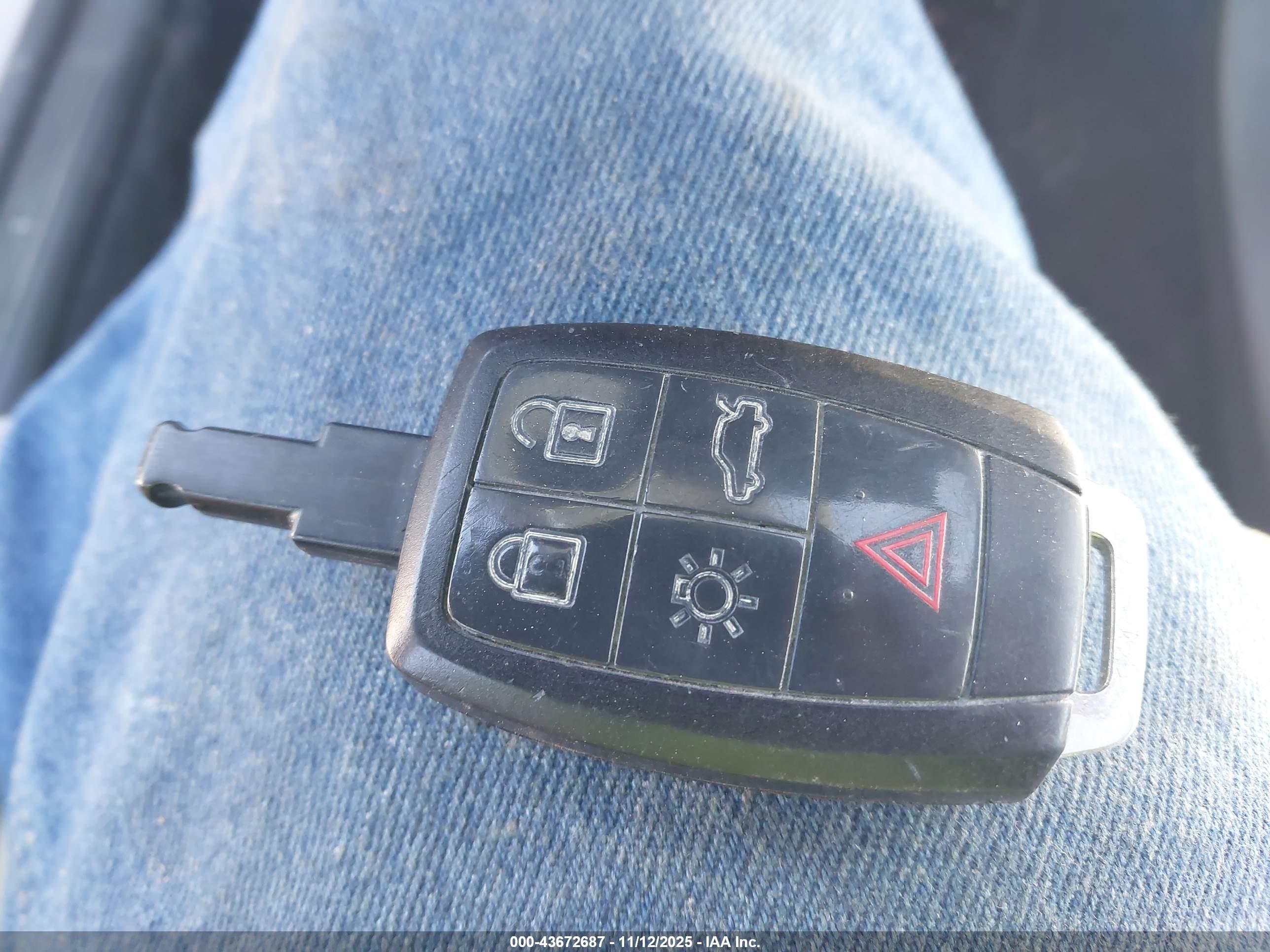VOLVO C30 image 11