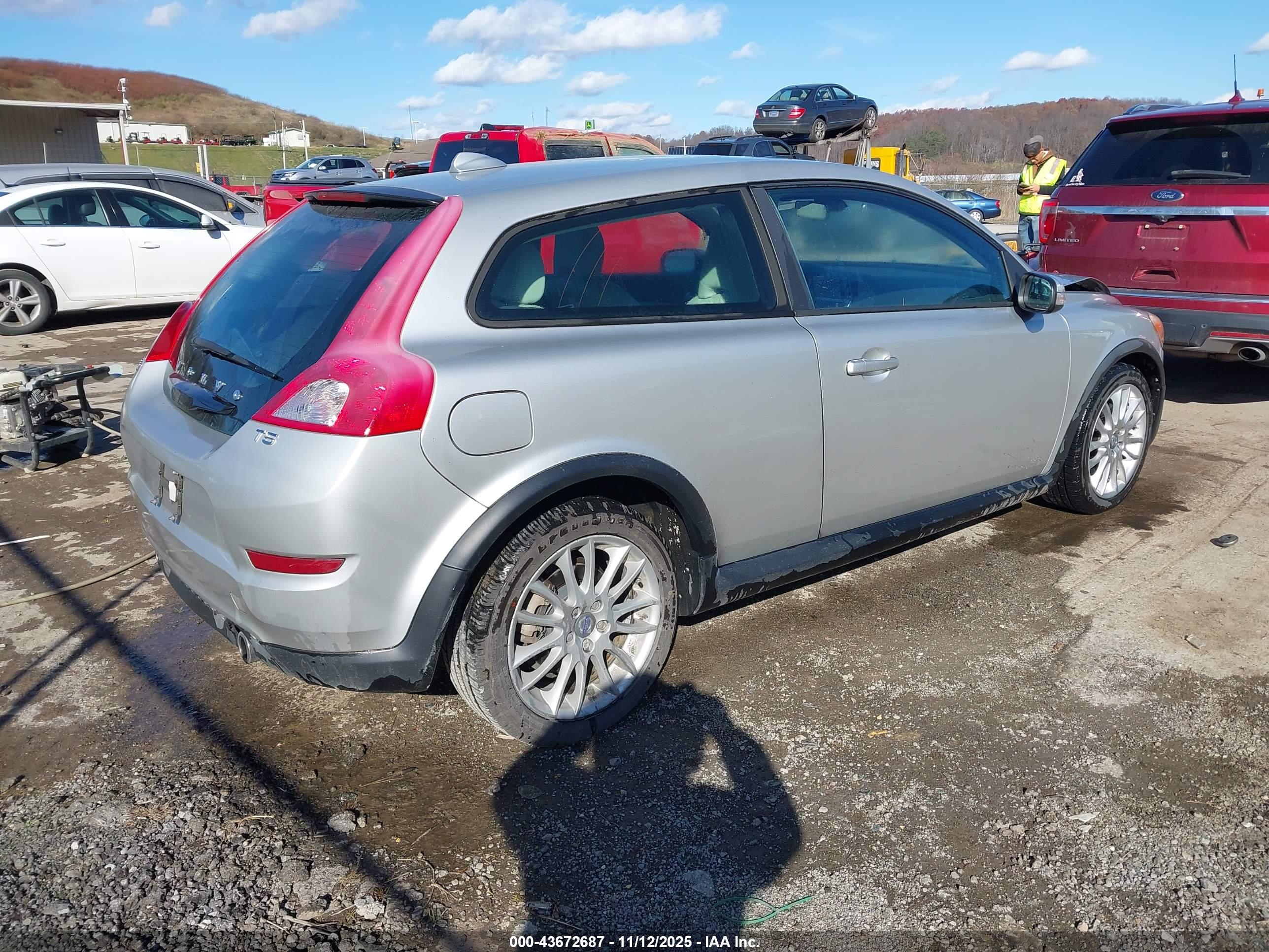 VOLVO C30 image 4