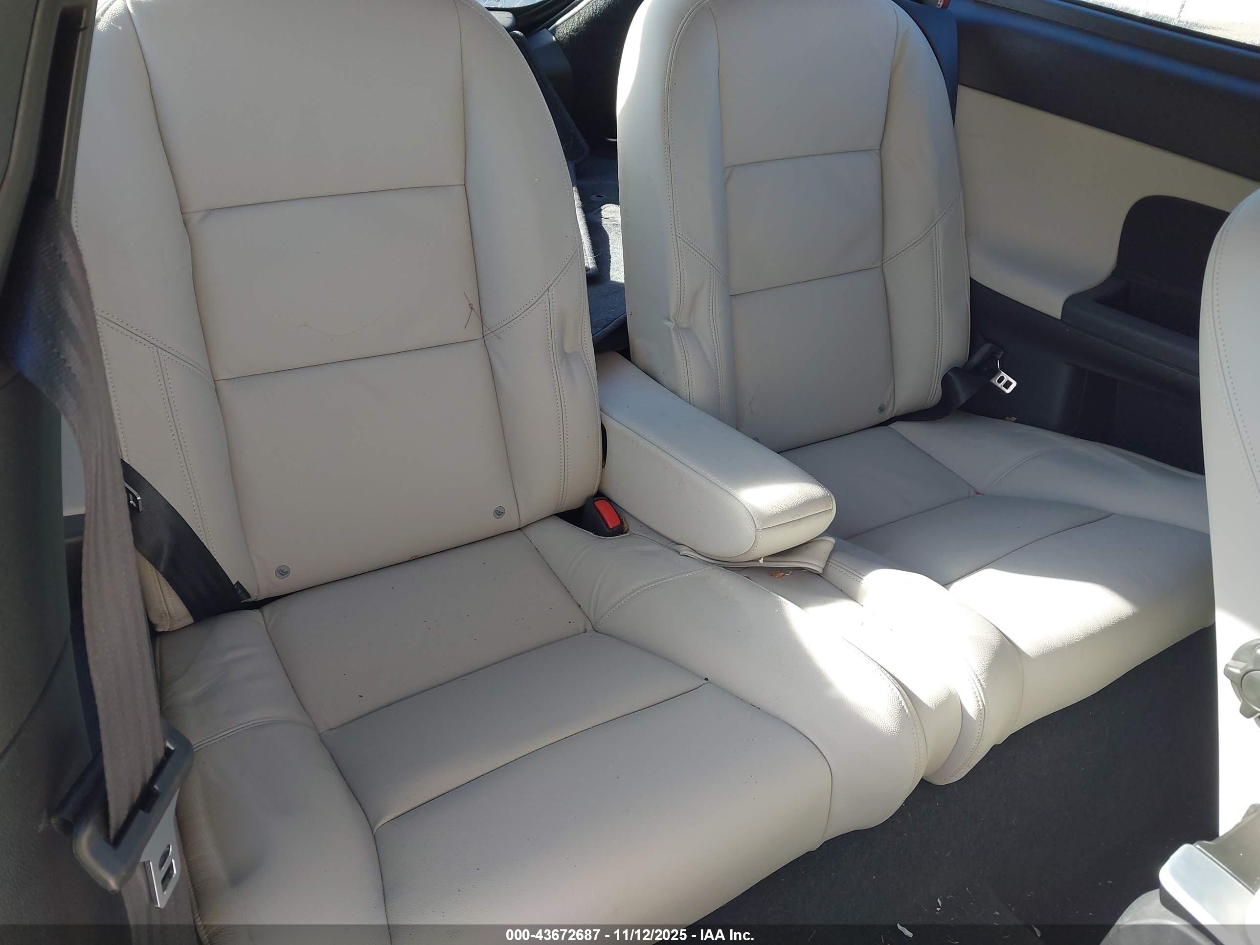 VOLVO C30 image 8