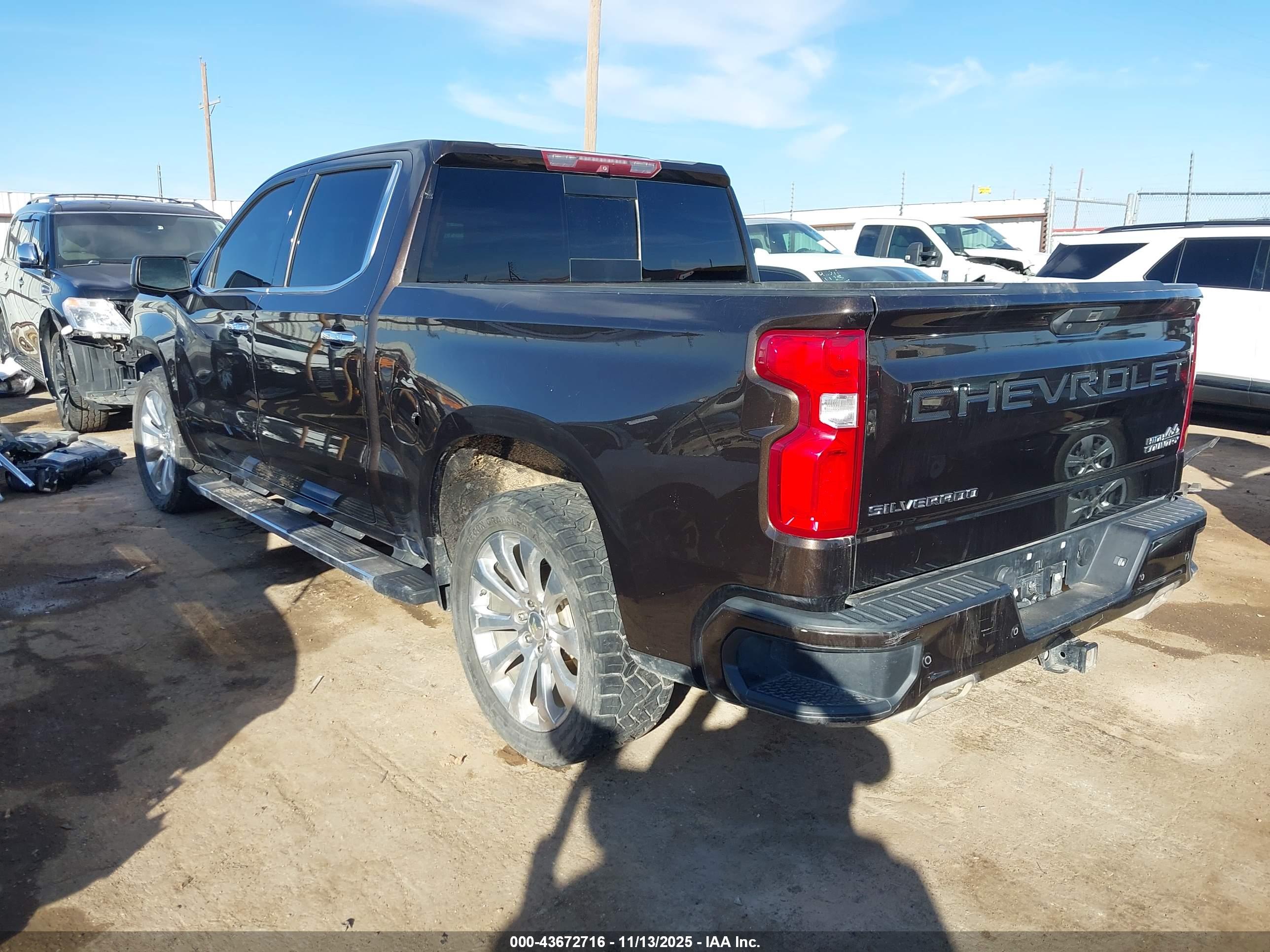 CHEVROLET SILVERADO image 3