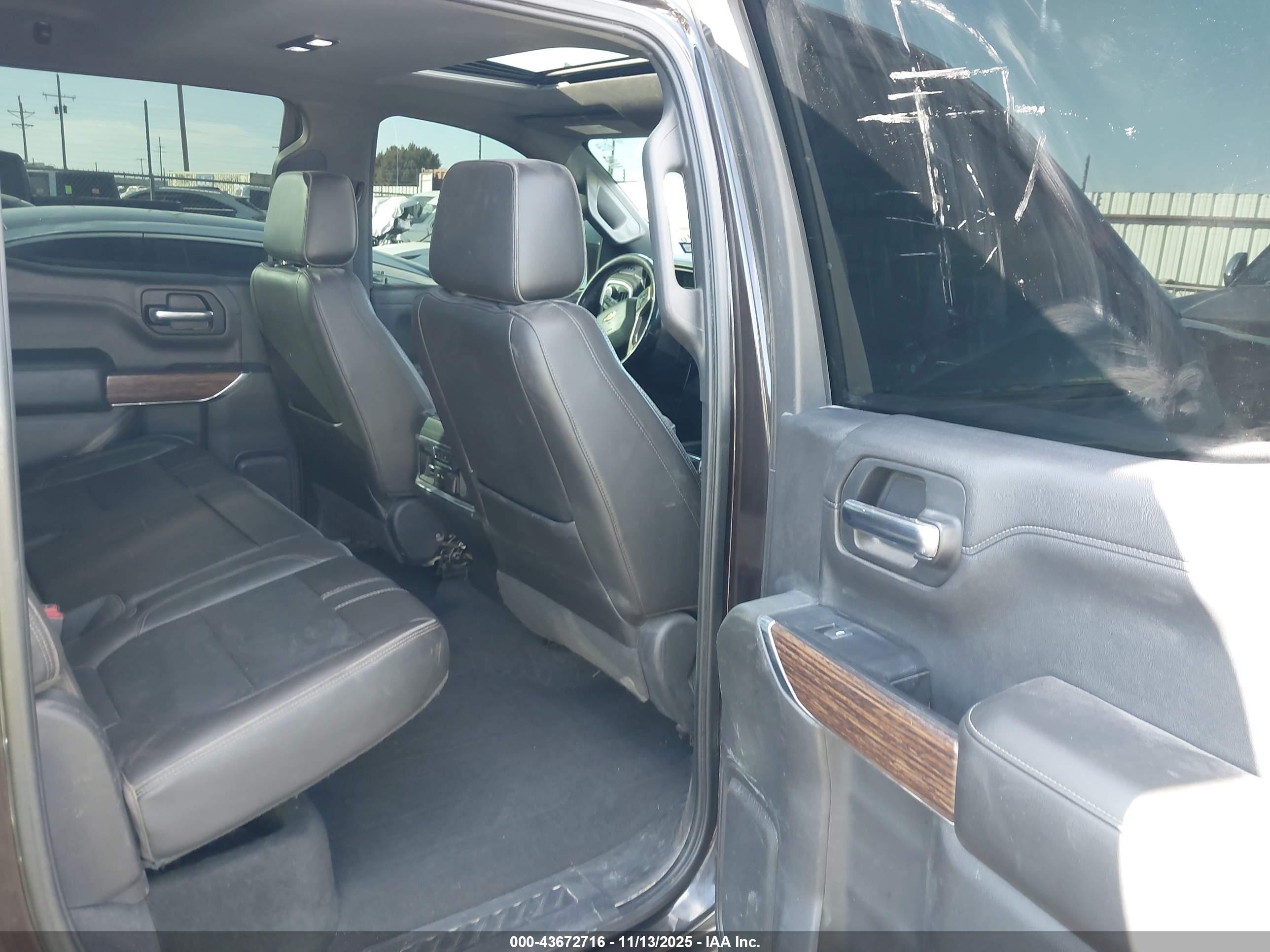 CHEVROLET SILVERADO image 8