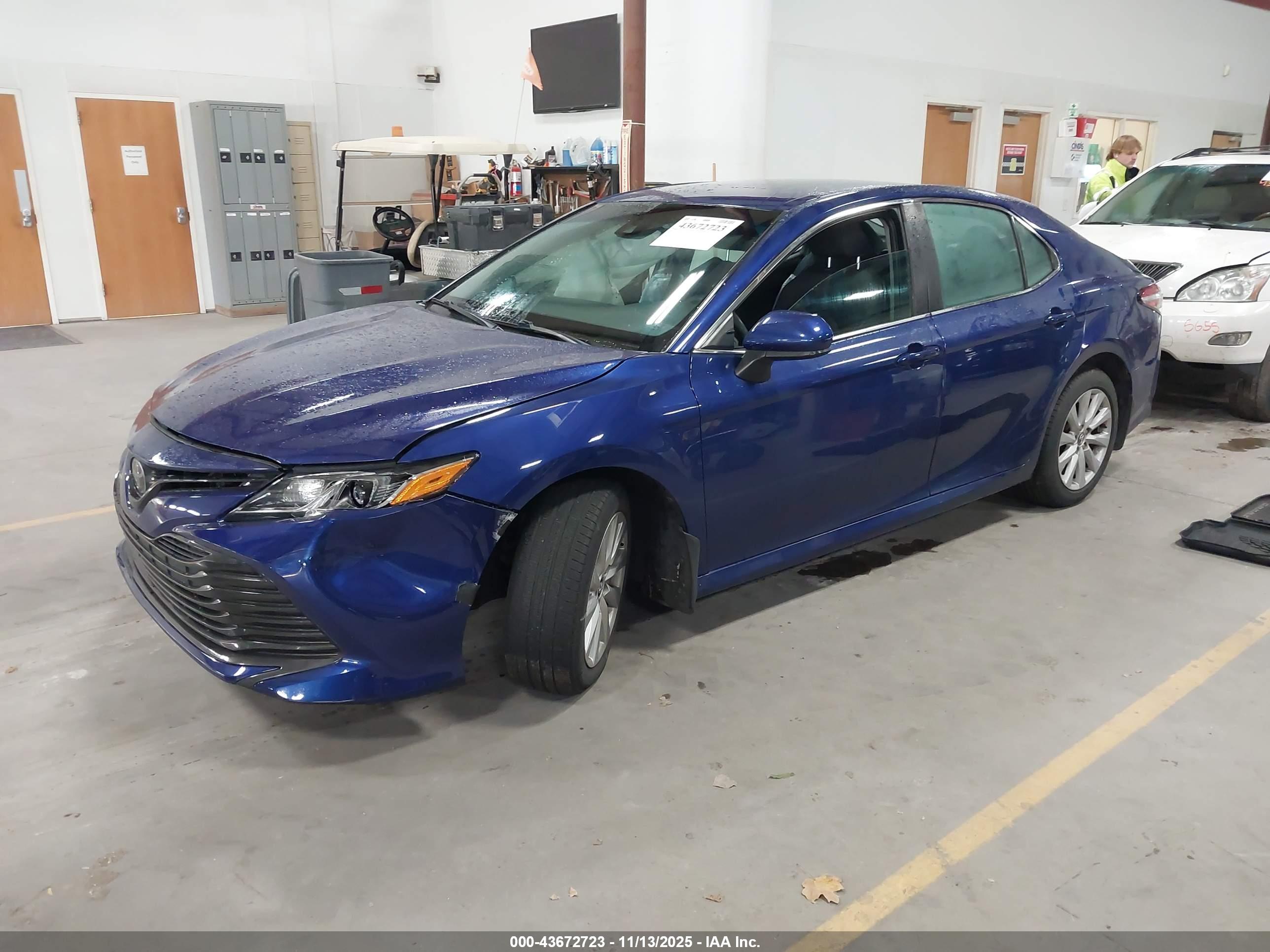 TOYOTA CAMRY image 2