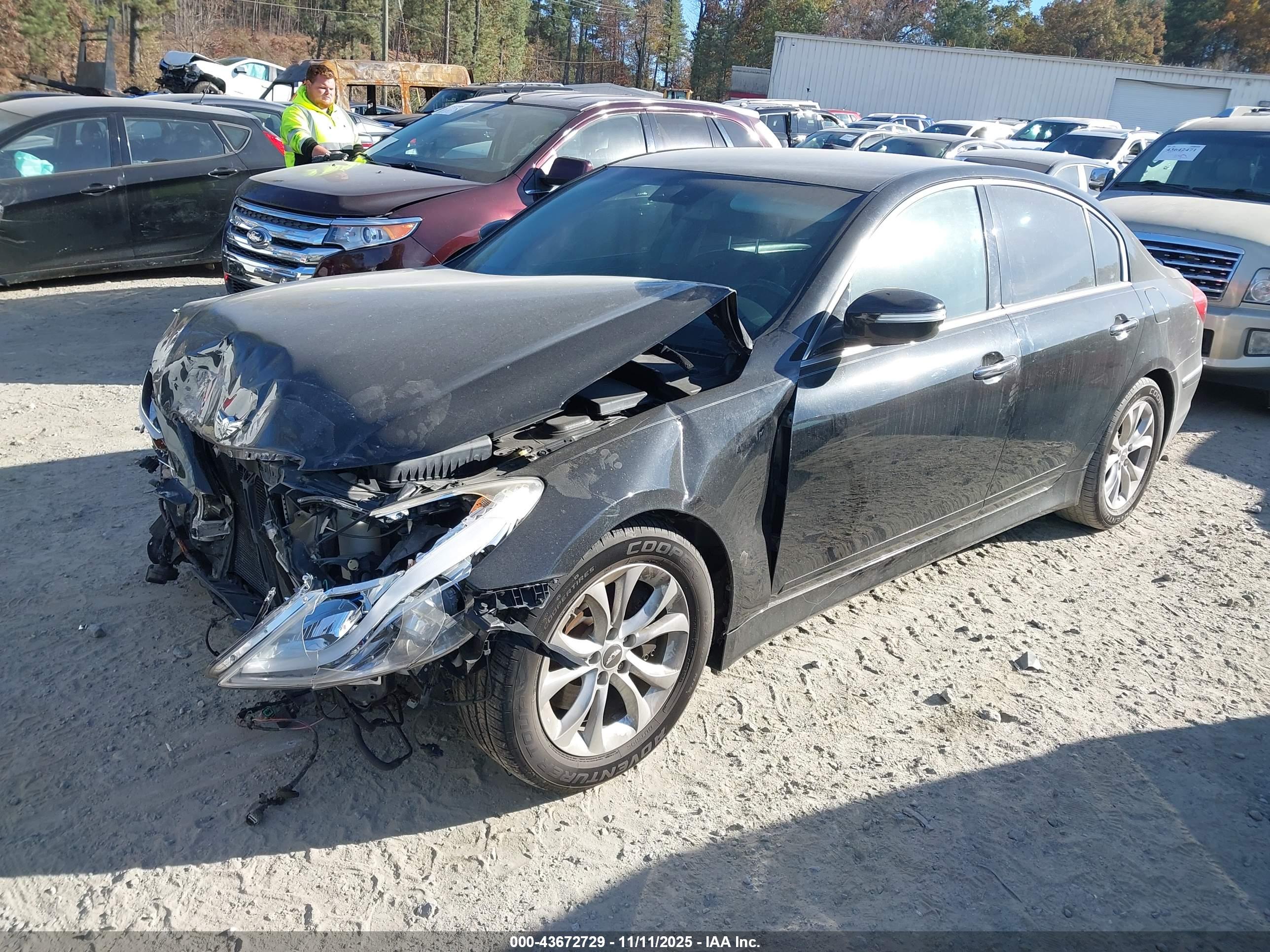 HYUNDAI GENESIS image 2