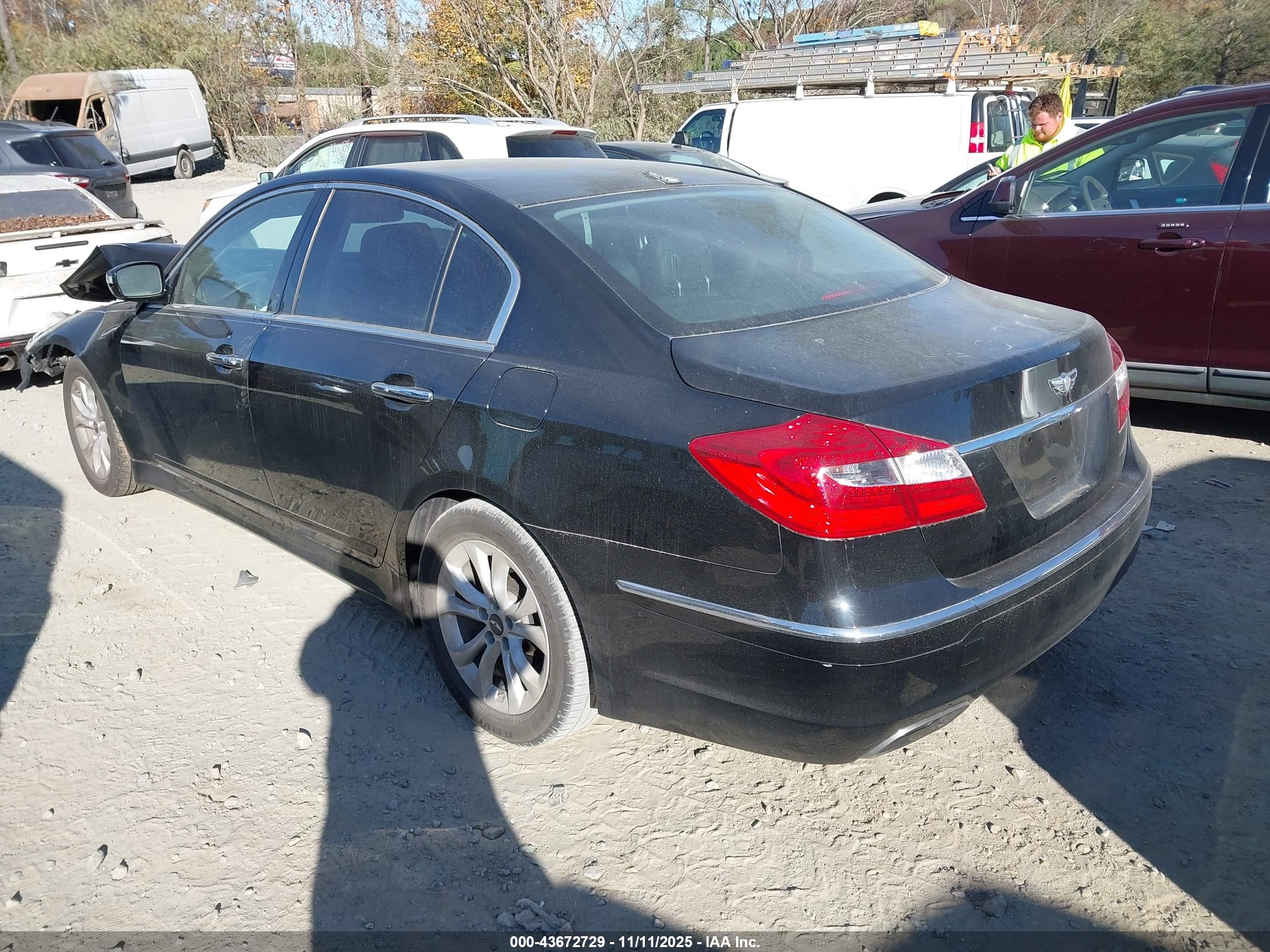 HYUNDAI GENESIS image 3