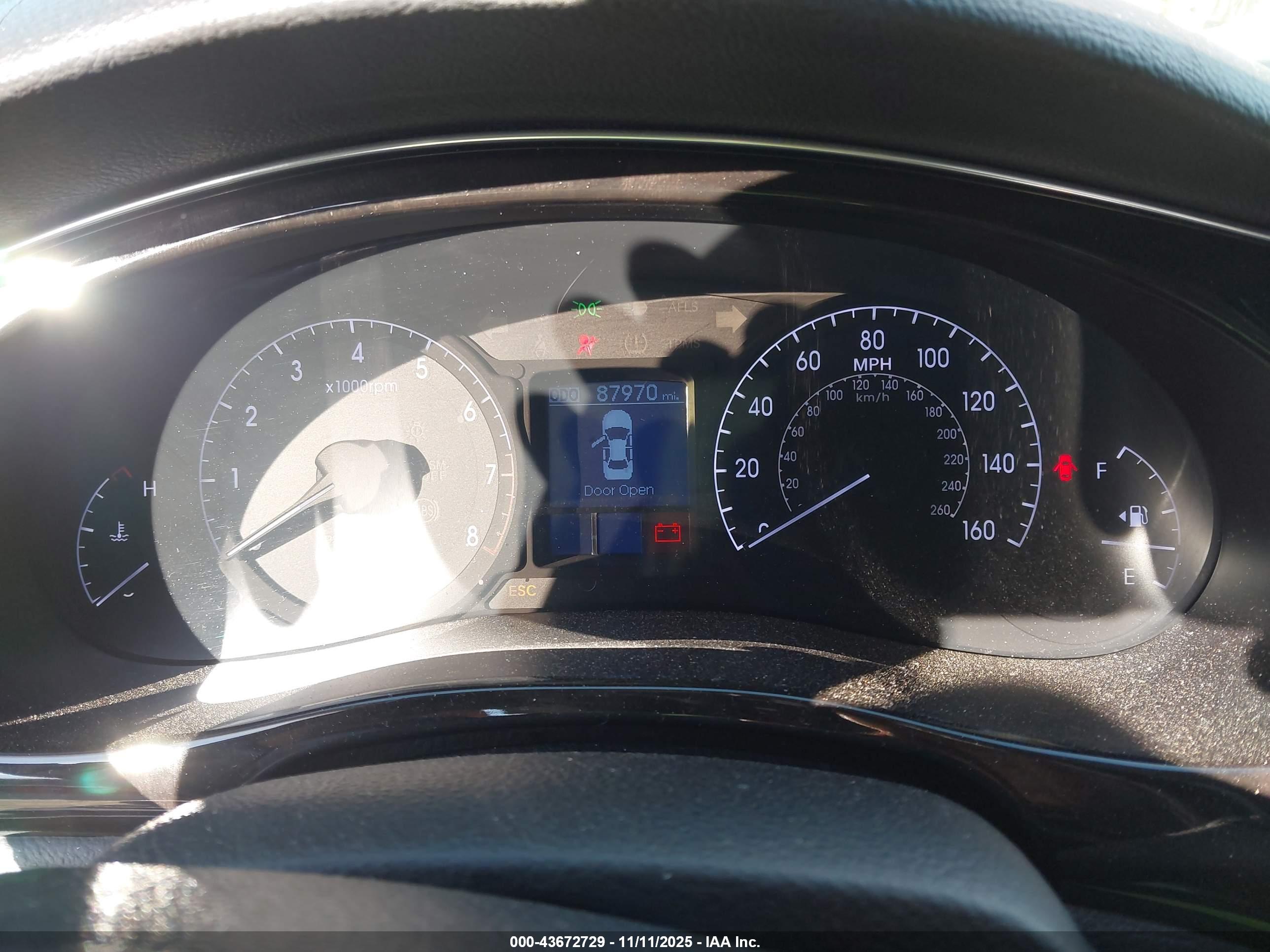 HYUNDAI GENESIS image 7