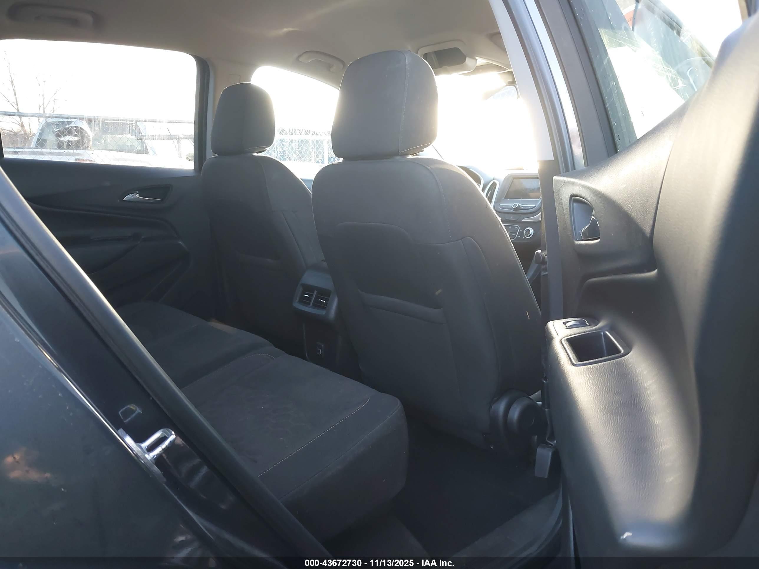 CHEVROLET EQUINOX image 8