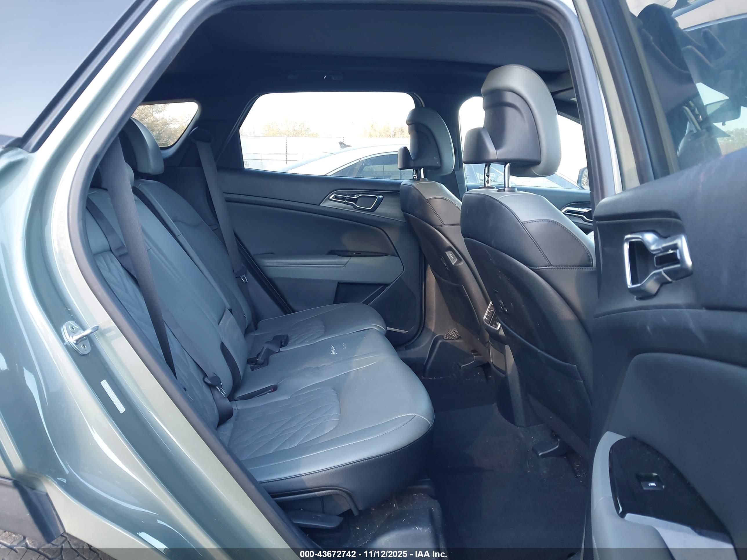 KIA SPORTAGE image 8