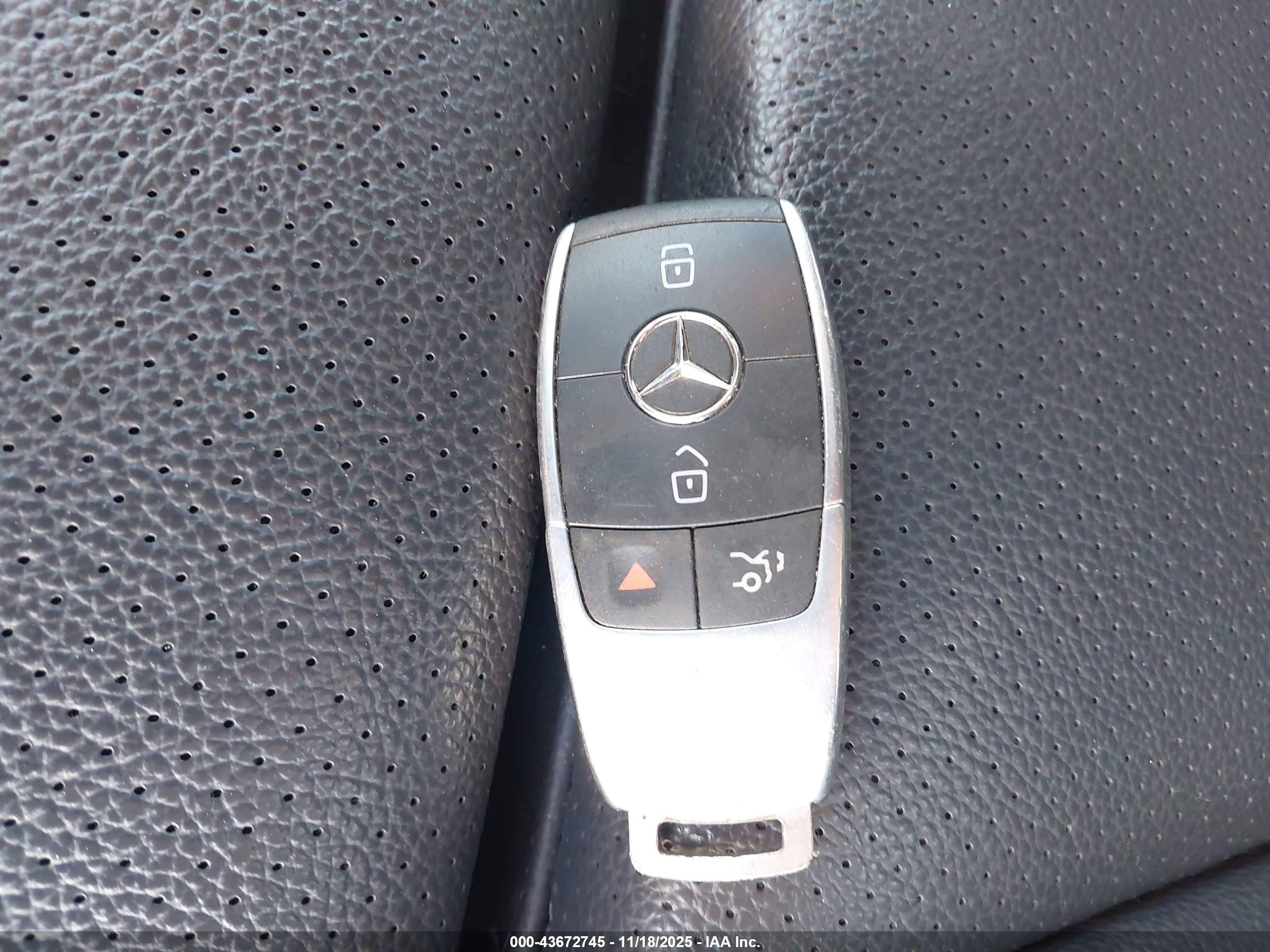 MERCEDES-BENZ C image 11
