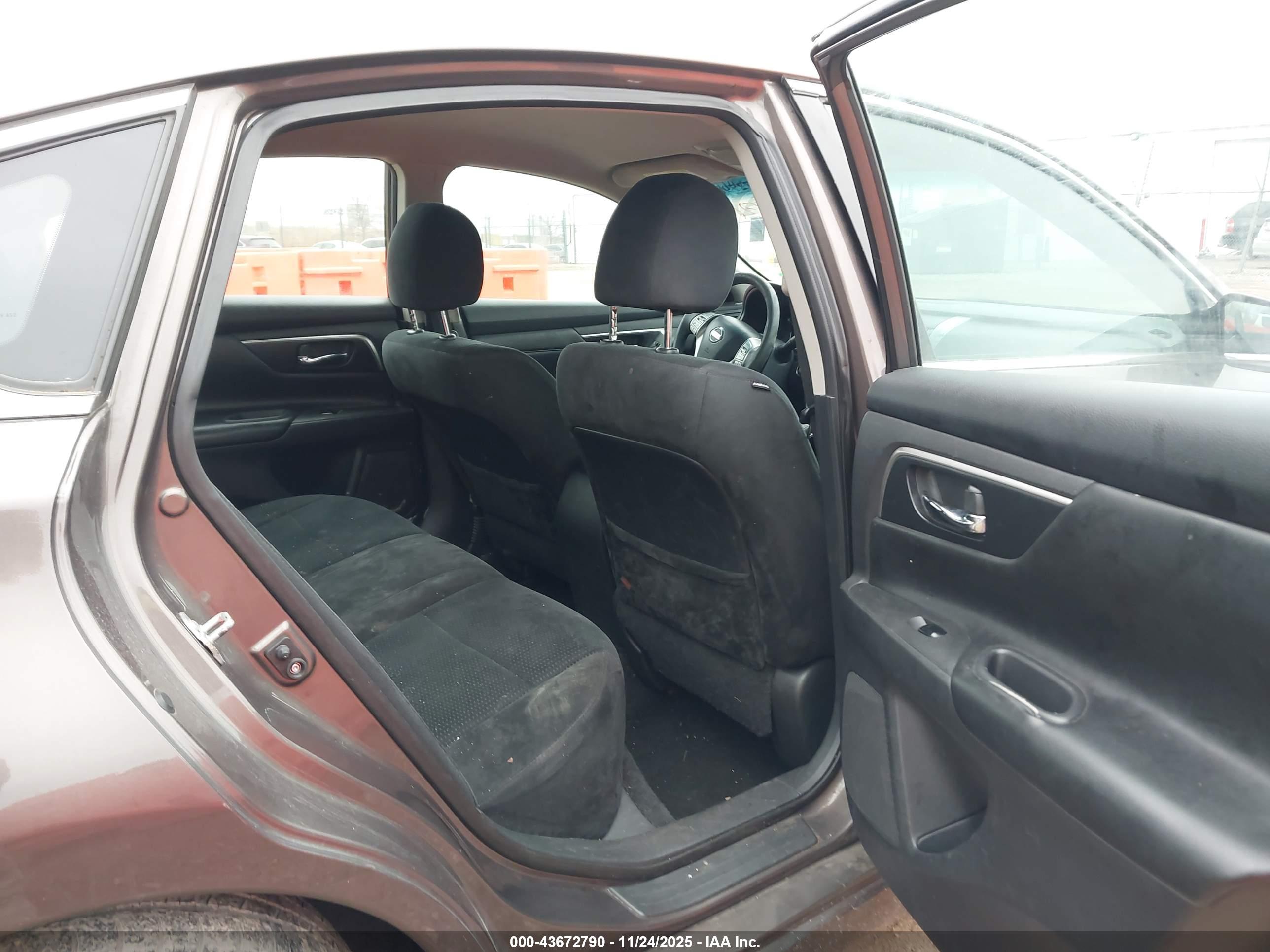 NISSAN ALTIMA image 8