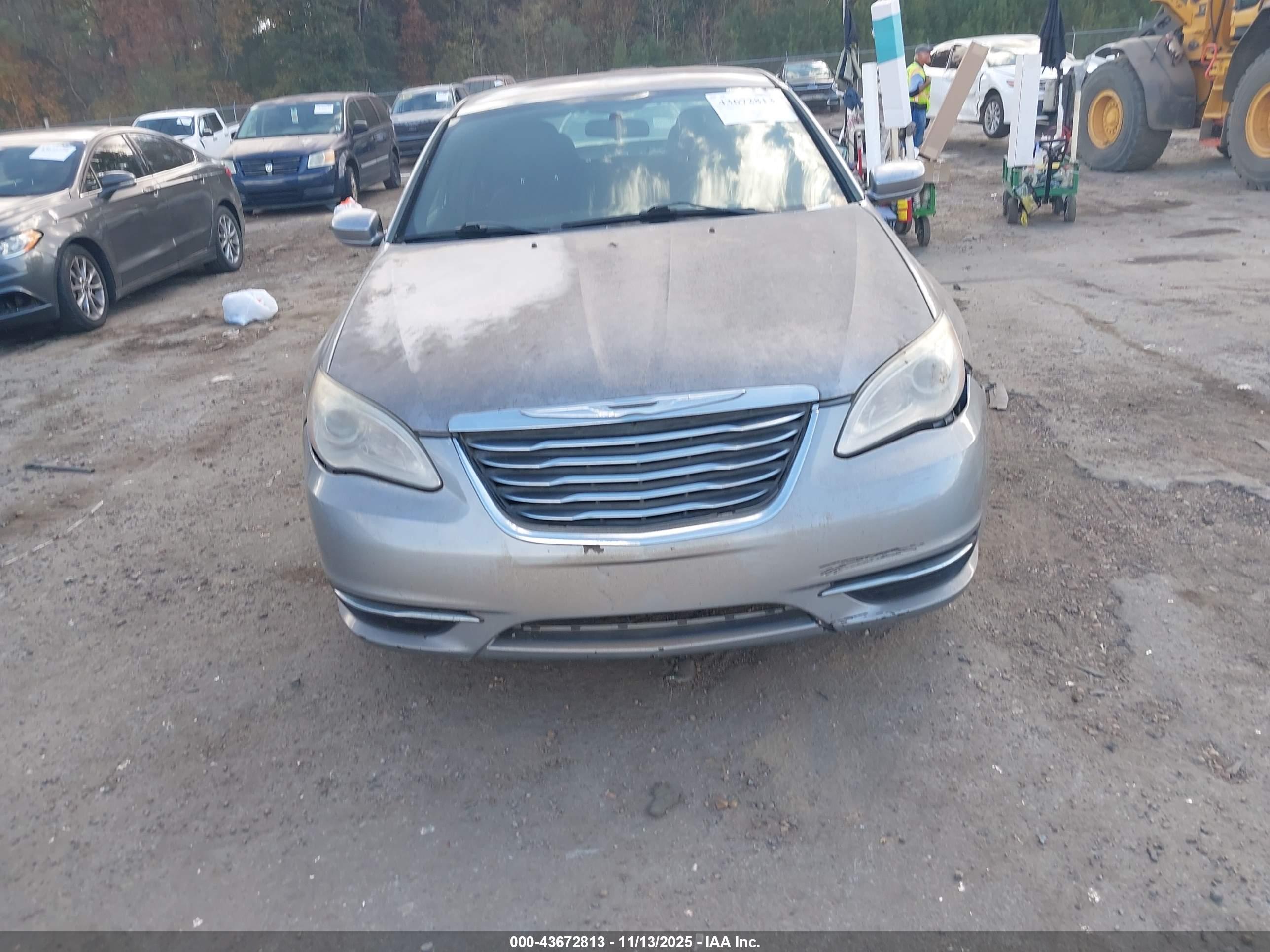 CHRYSLER 200 image 6