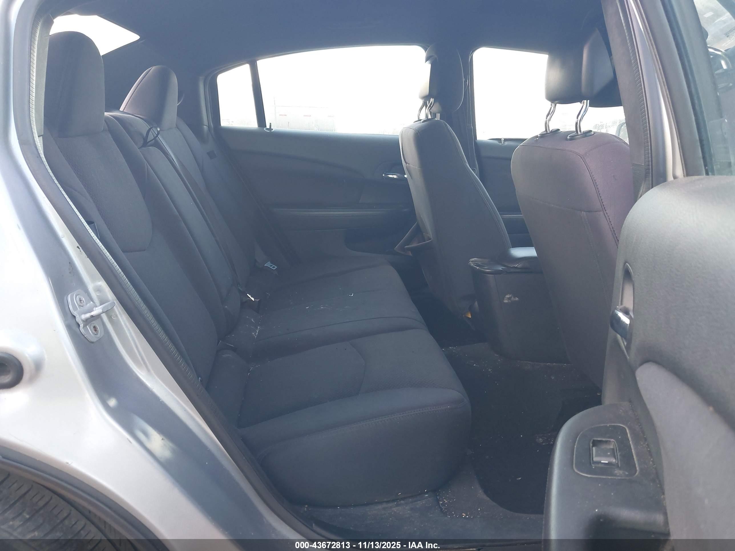 CHRYSLER 200 image 8