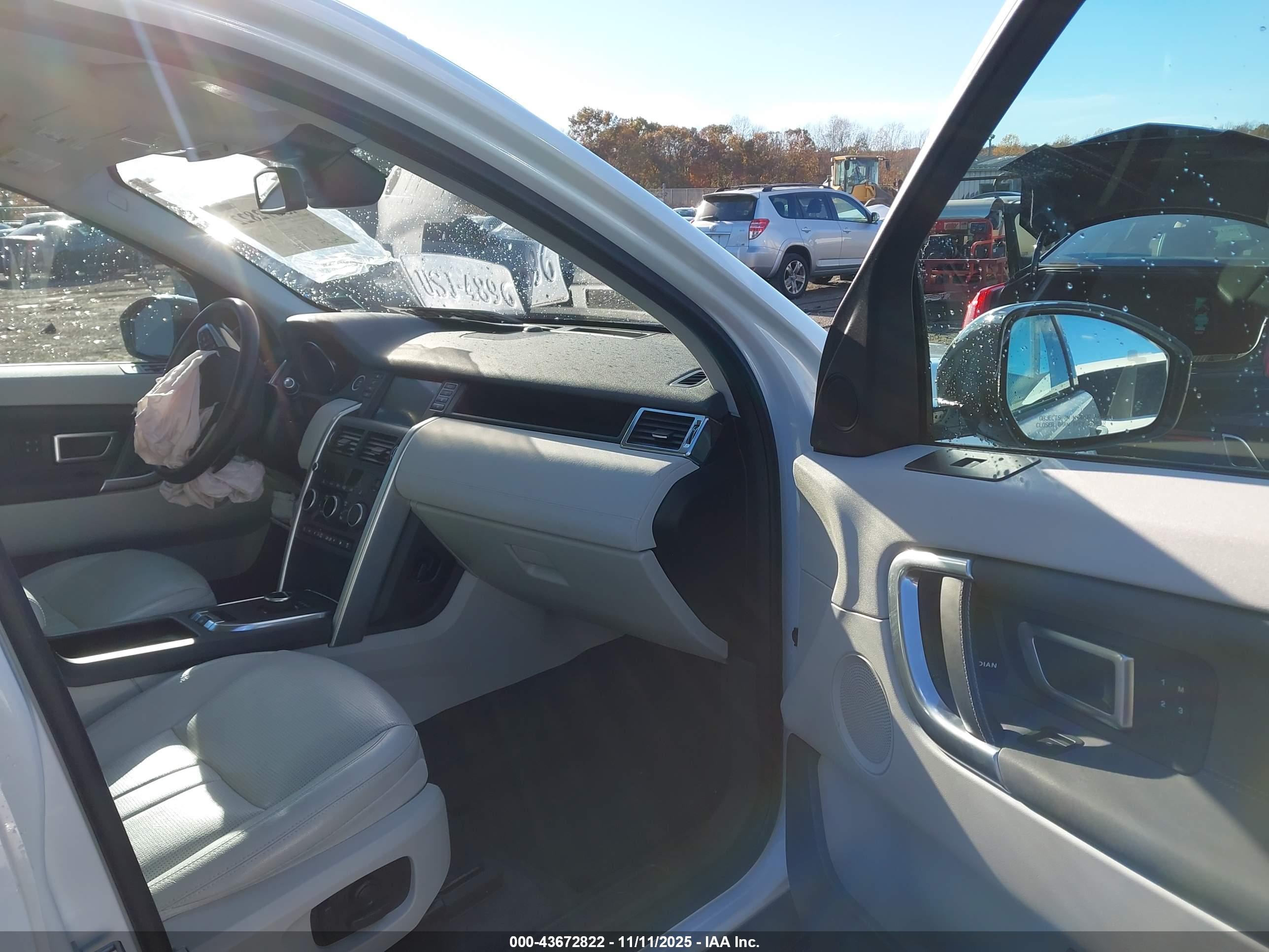 LAND ROVER image 5