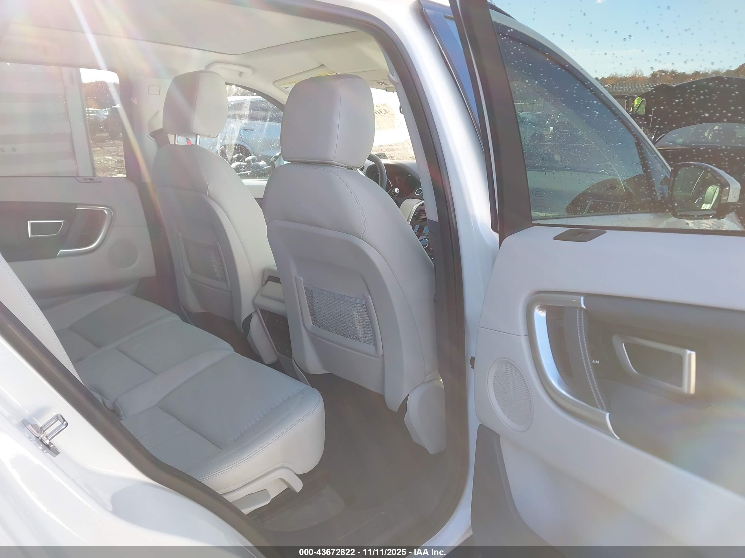 LAND ROVER image 8