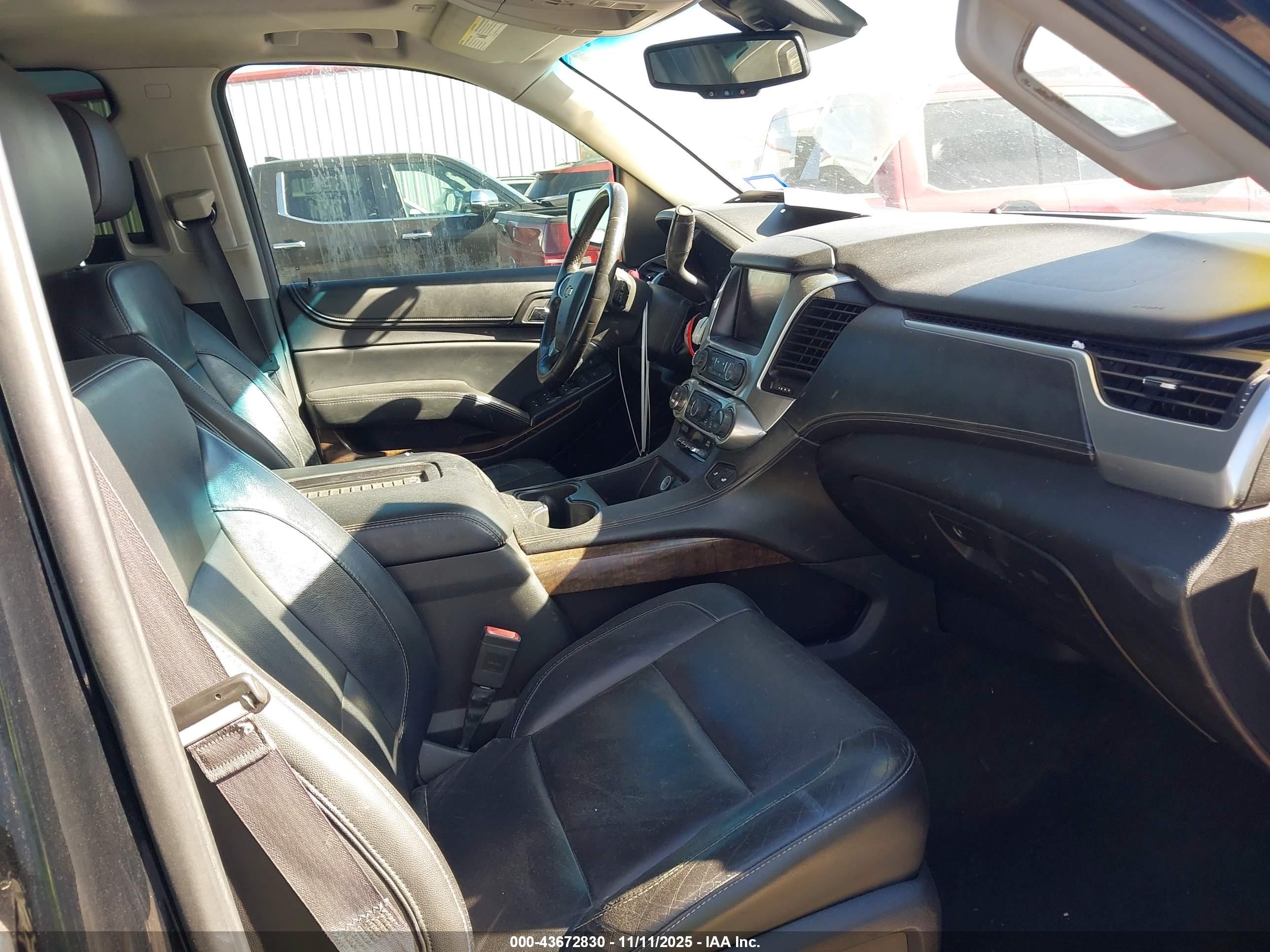 CHEVROLET SUBURBAN image 5