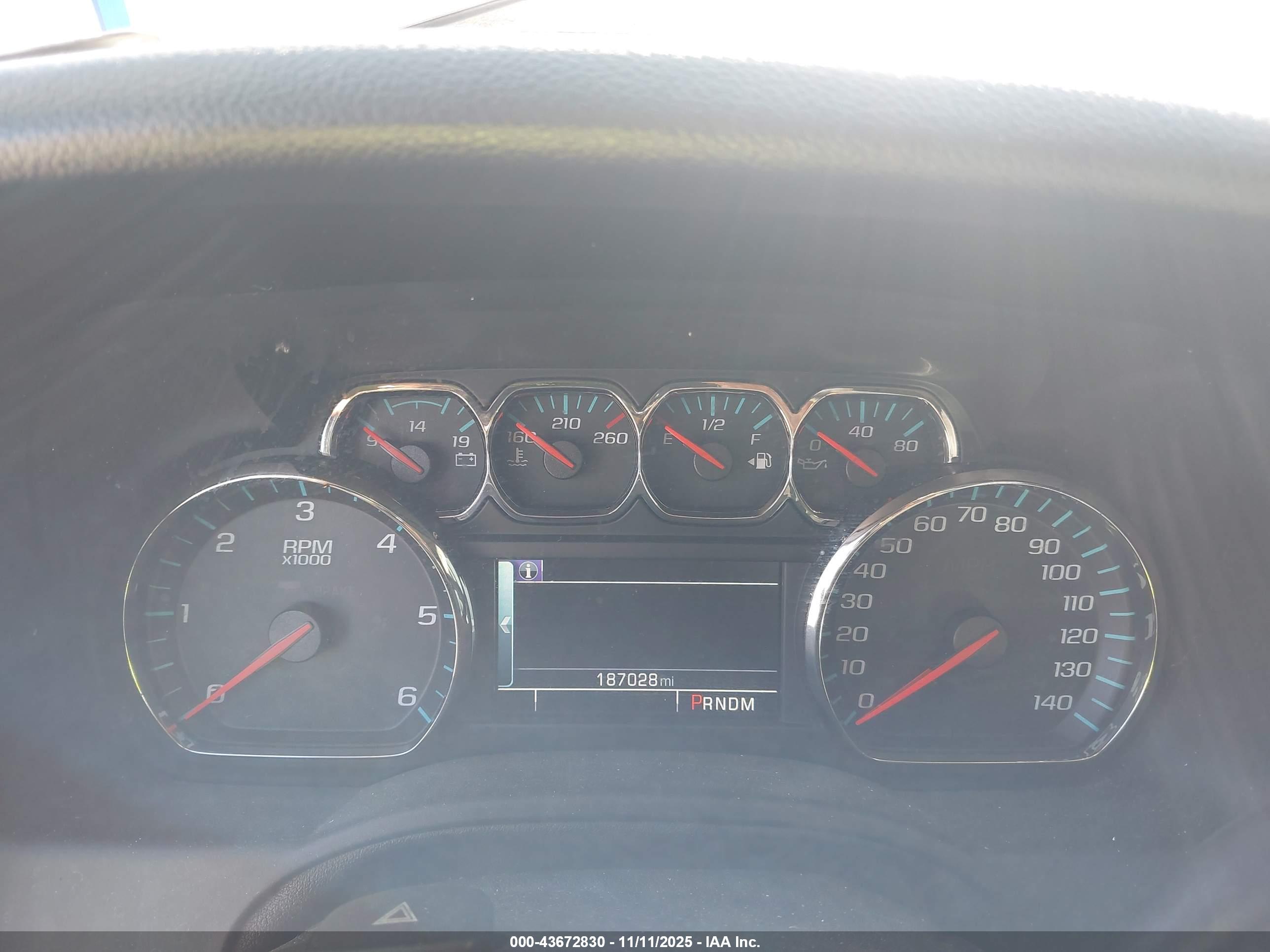 CHEVROLET SUBURBAN image 7