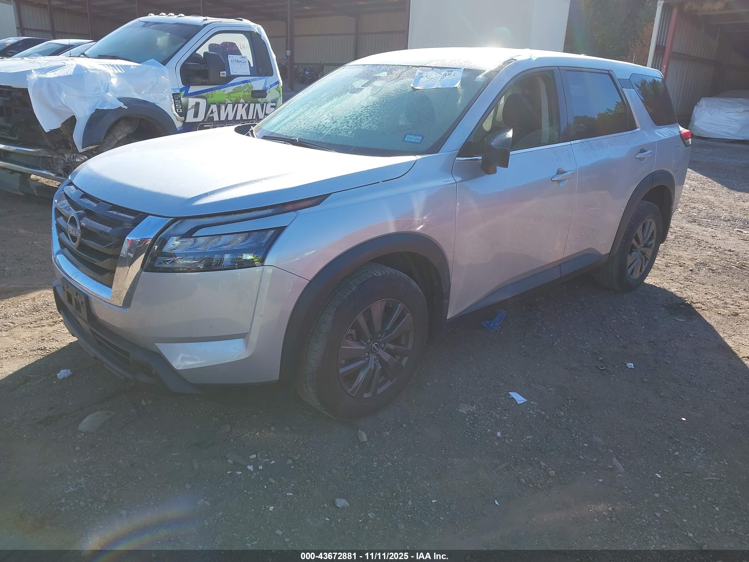 NISSAN PATHFINDER image 2