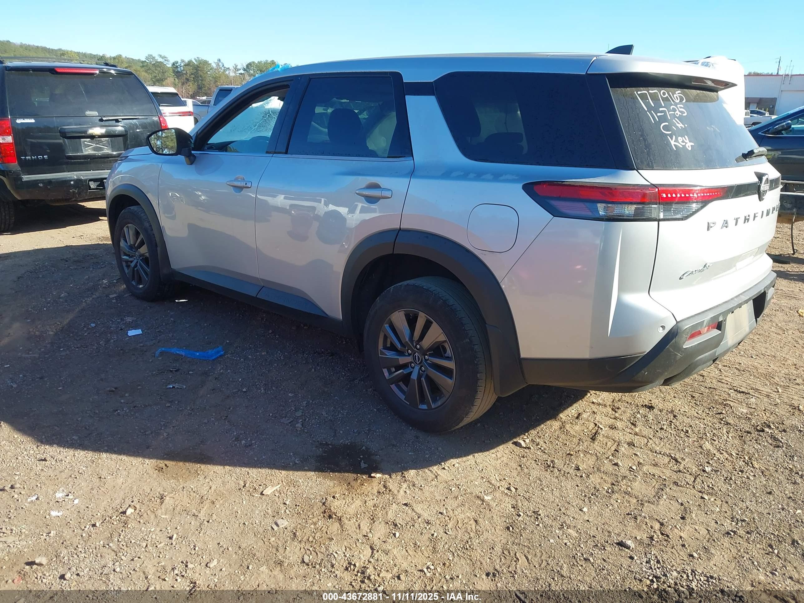 NISSAN PATHFINDER image 3