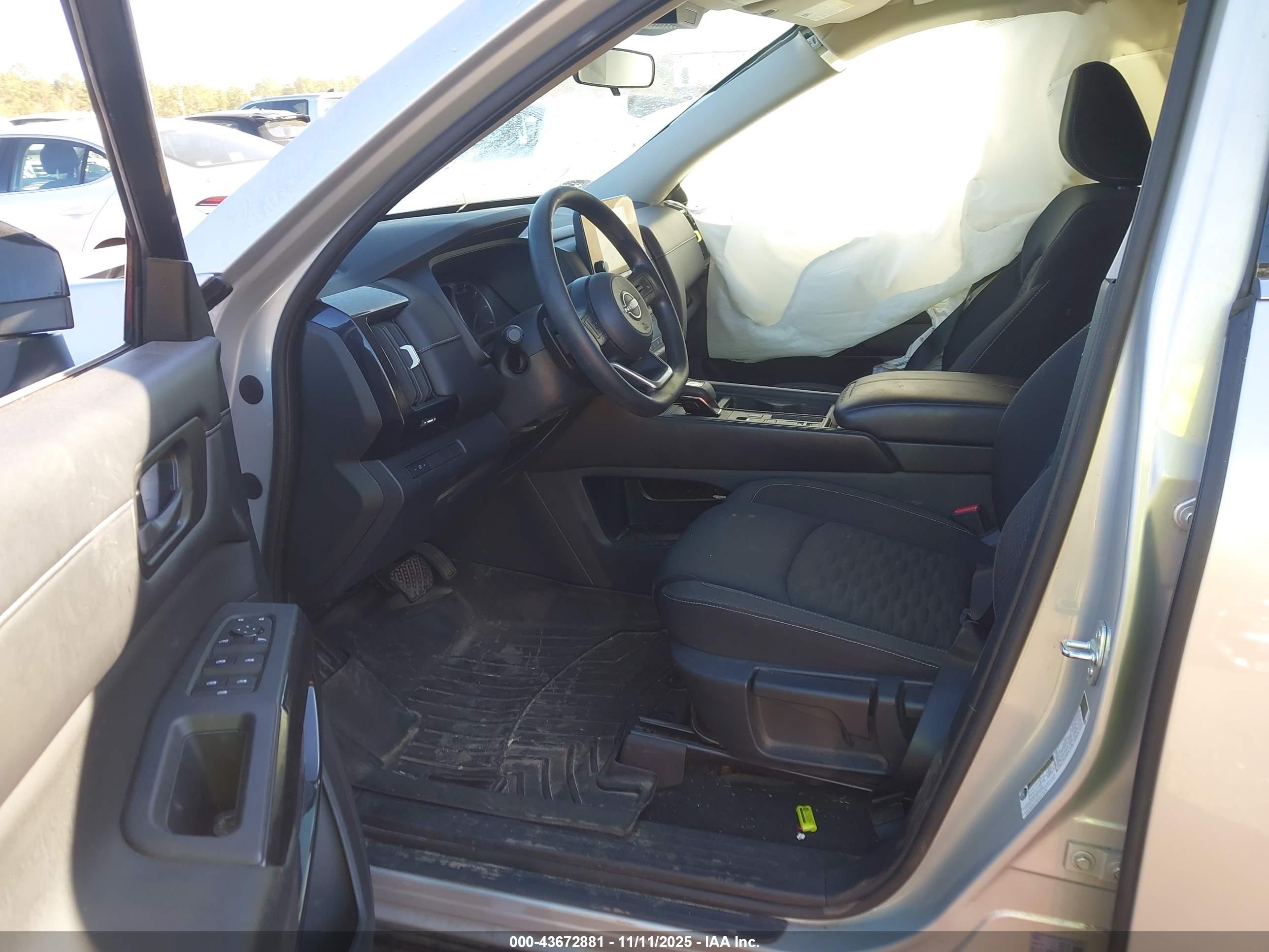 NISSAN PATHFINDER image 5