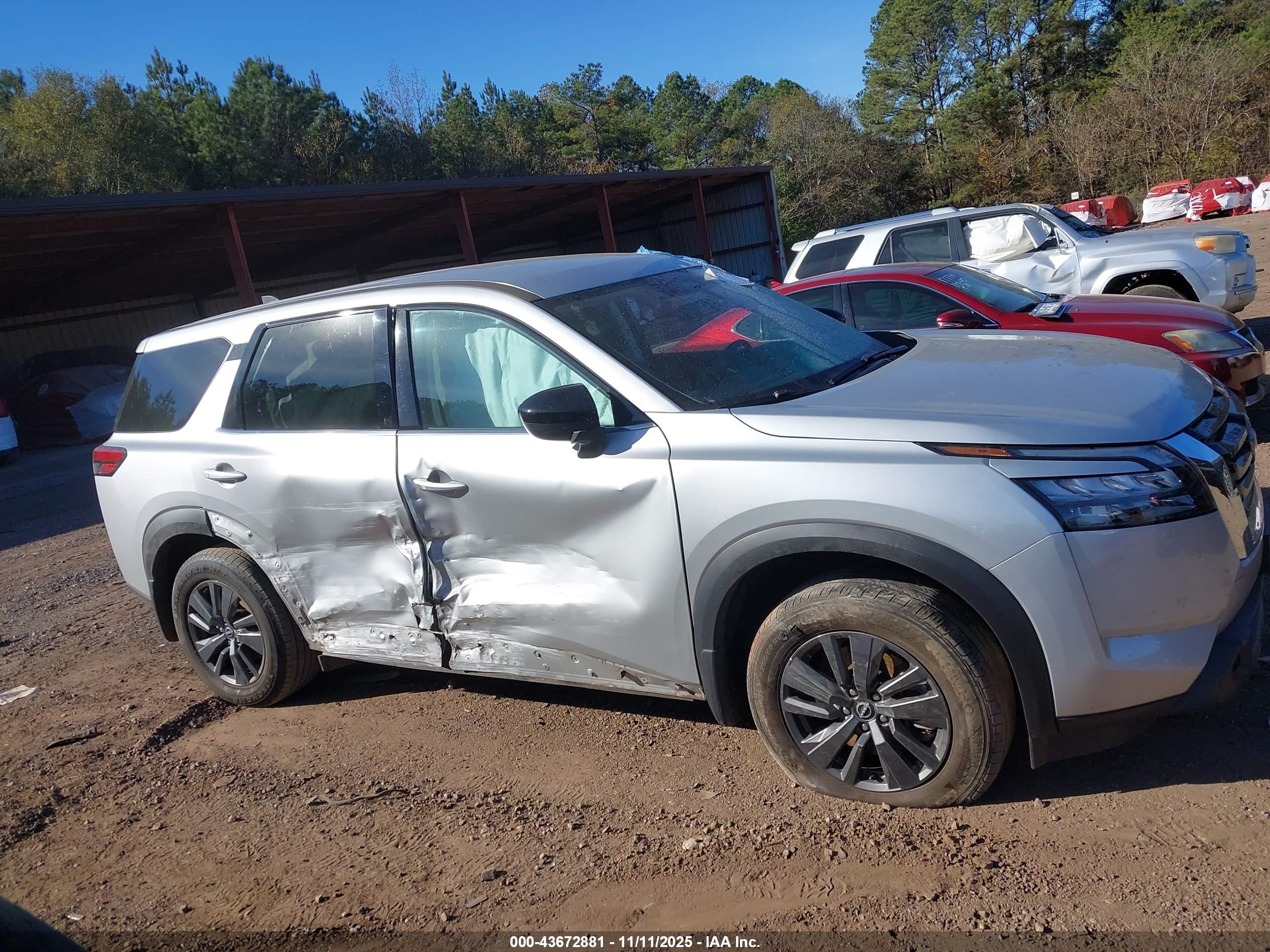 NISSAN PATHFINDER image 6