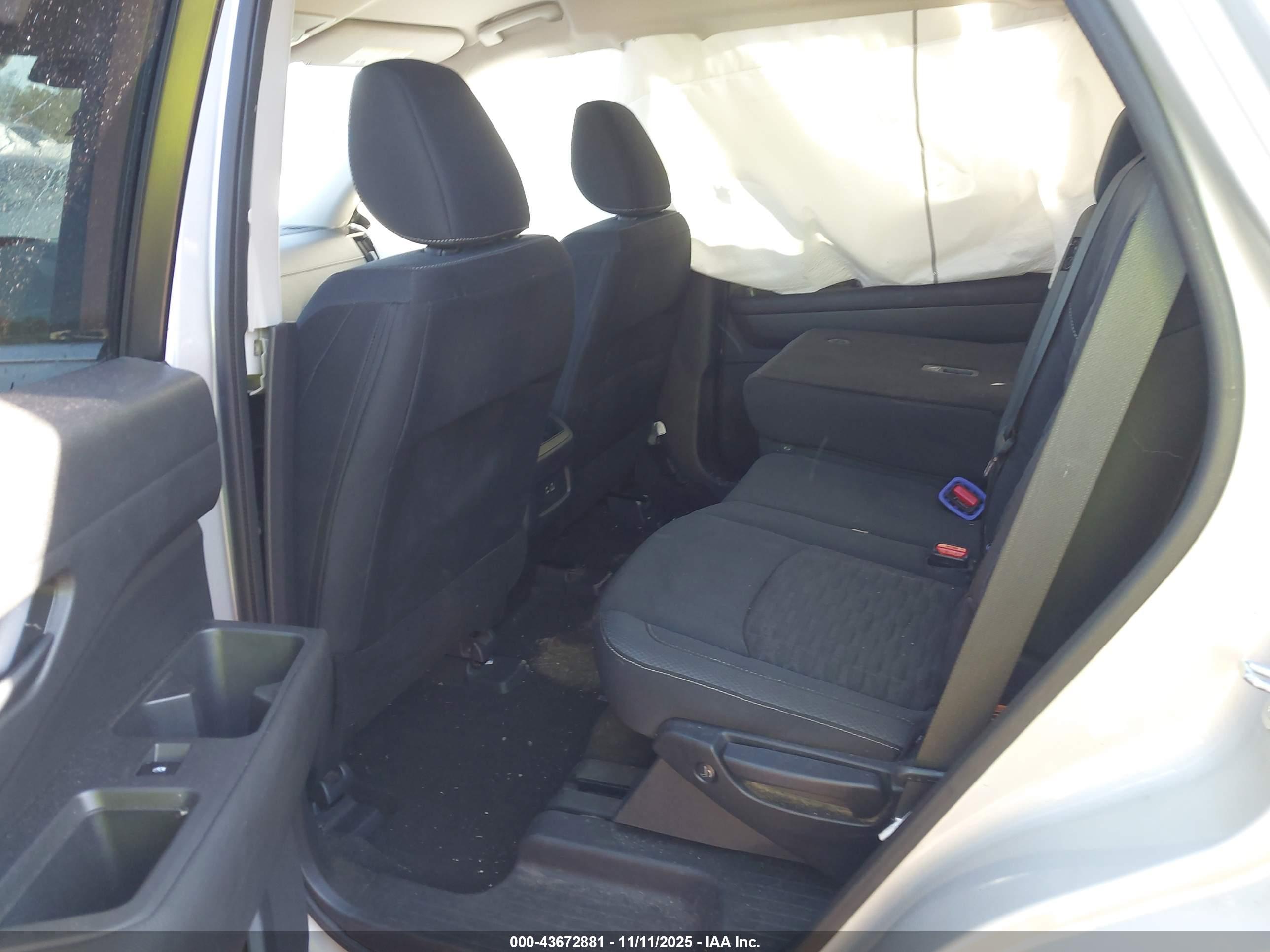 NISSAN PATHFINDER image 8