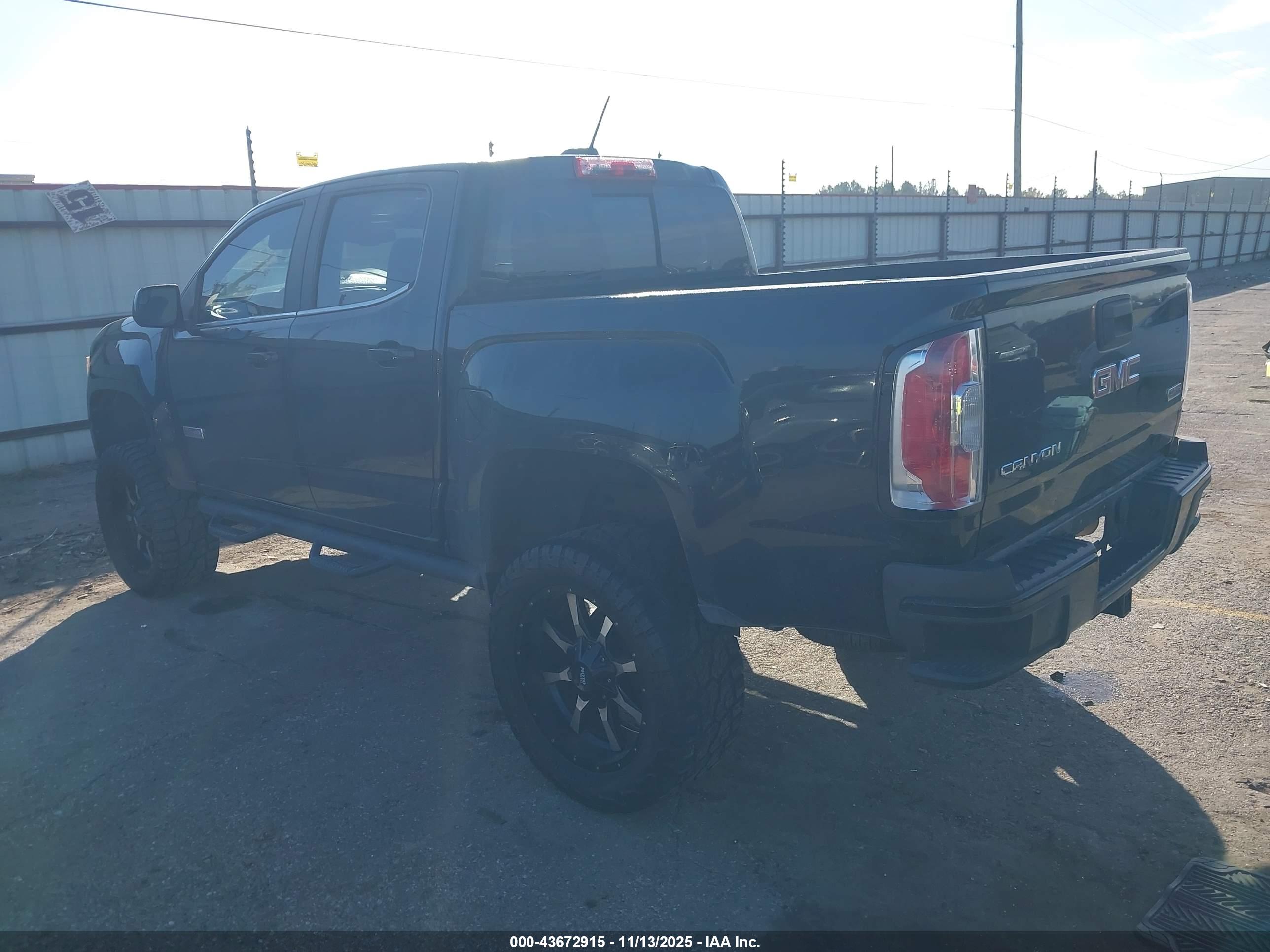 GMC CANYON image 3