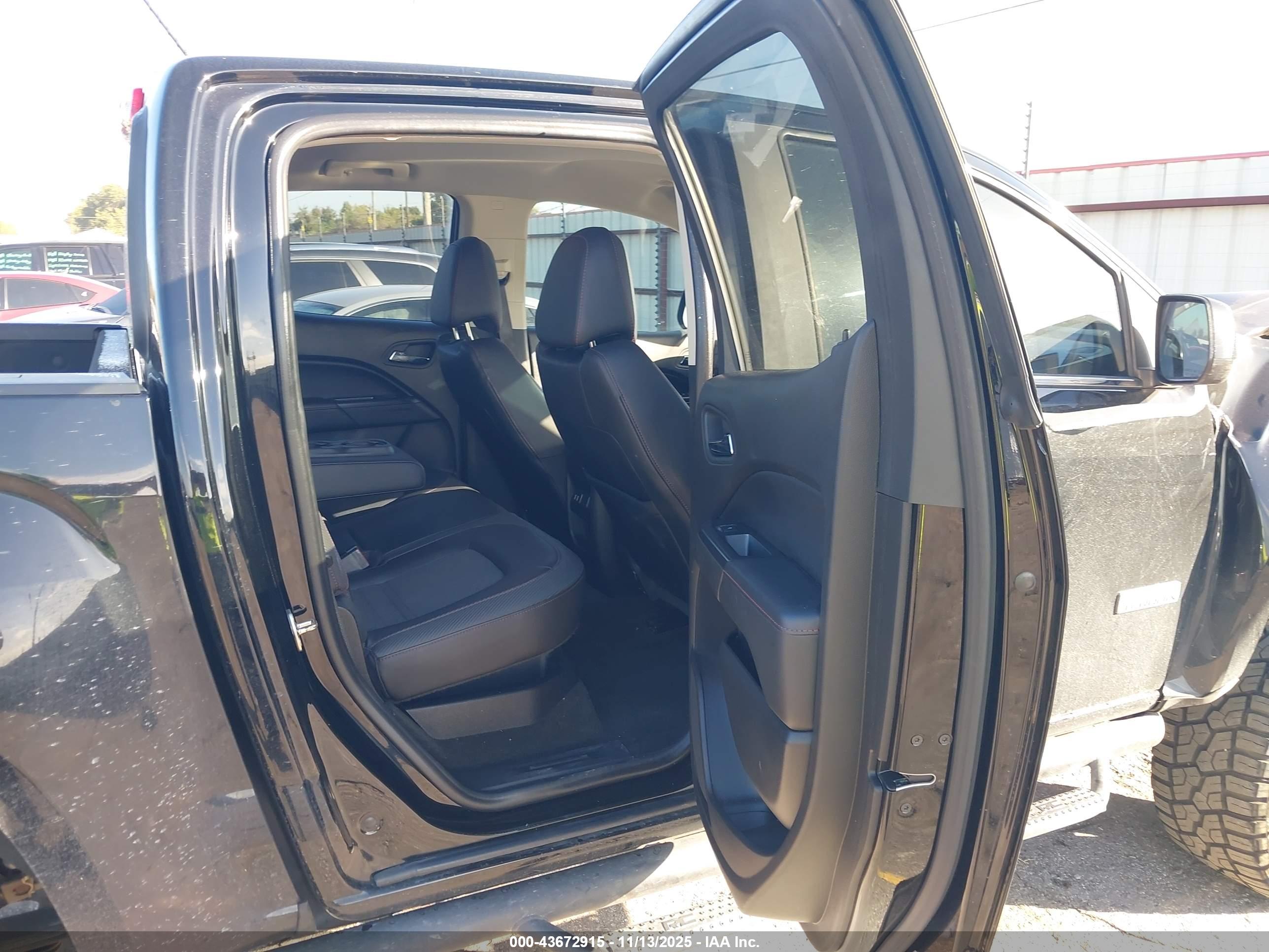 GMC CANYON image 8