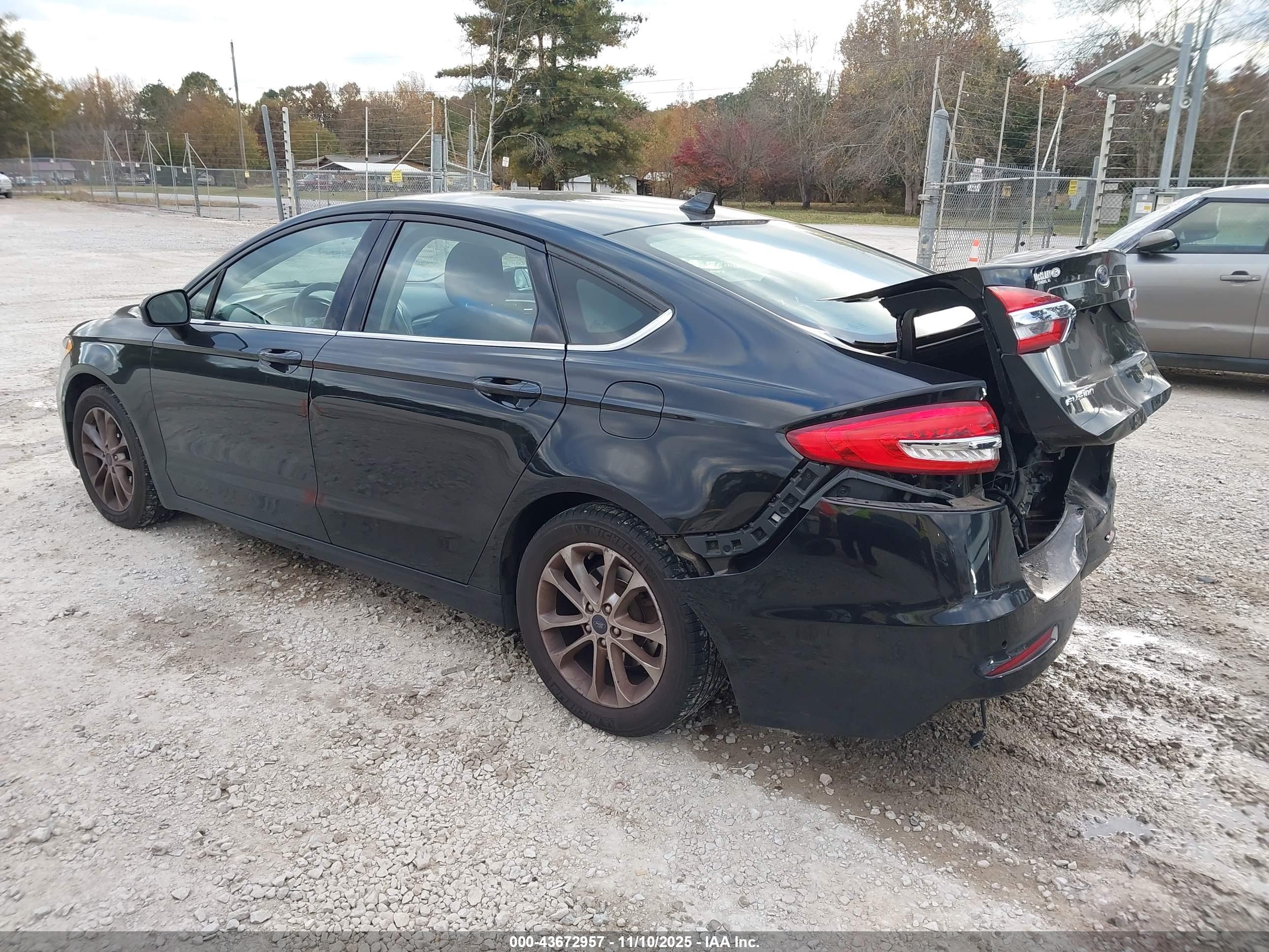 FORD FUSION image 3