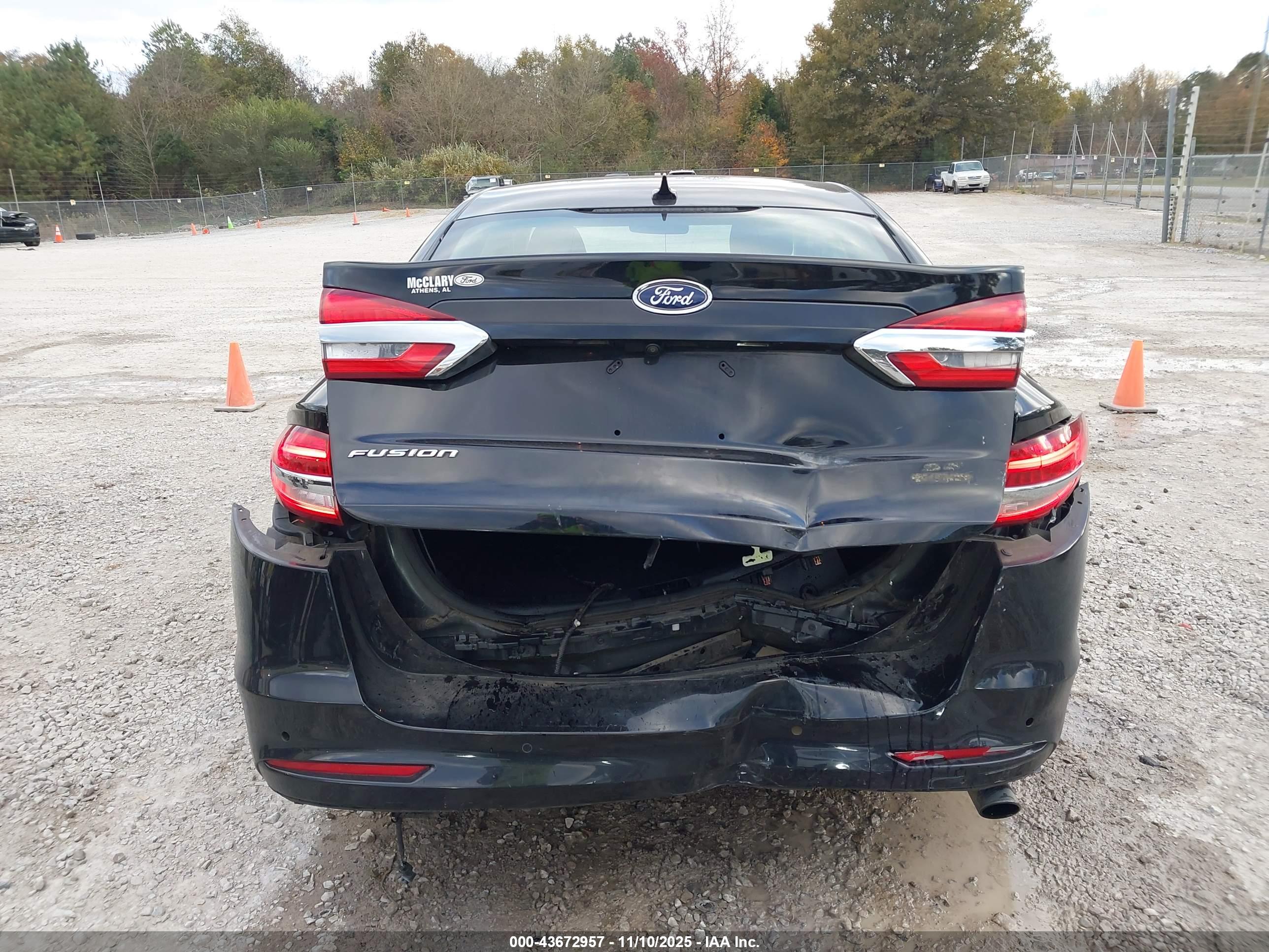FORD FUSION image 6