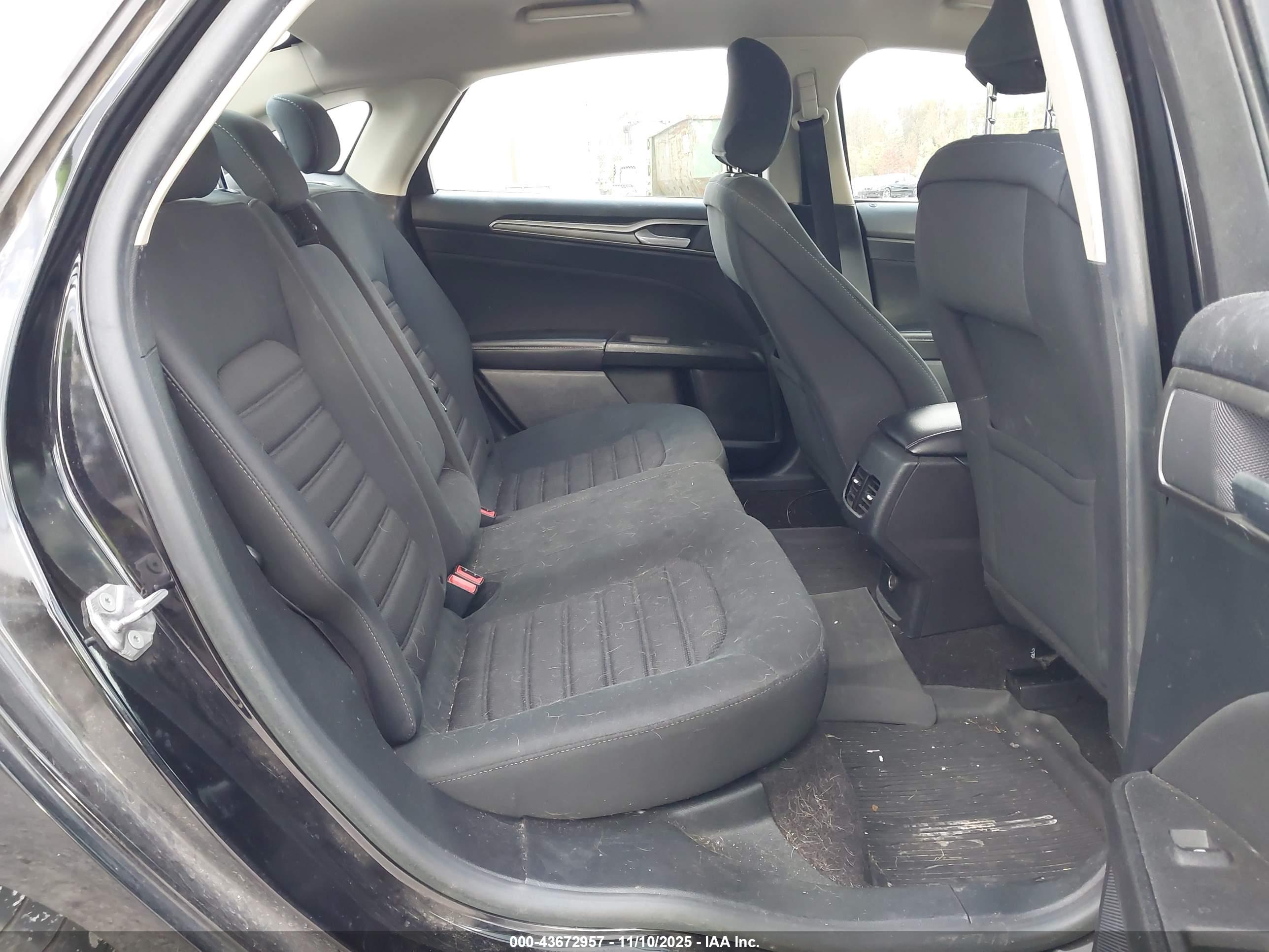 FORD FUSION image 8