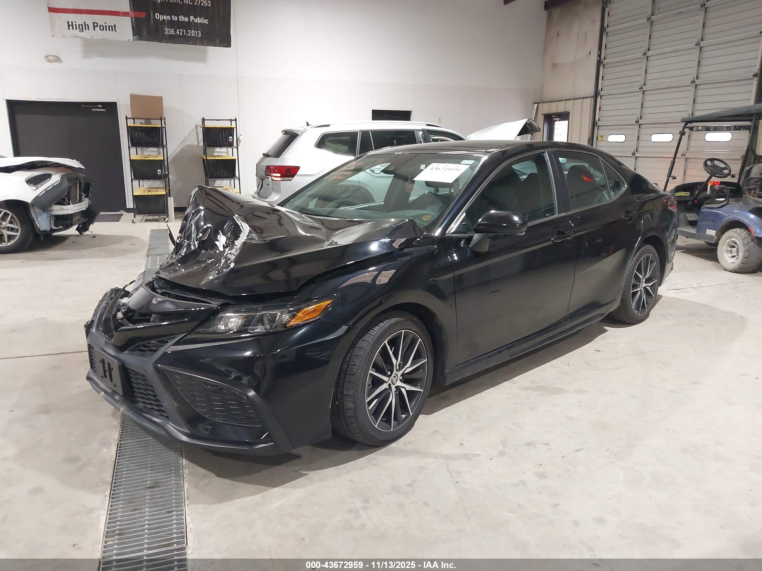 TOYOTA CAMRY image 2