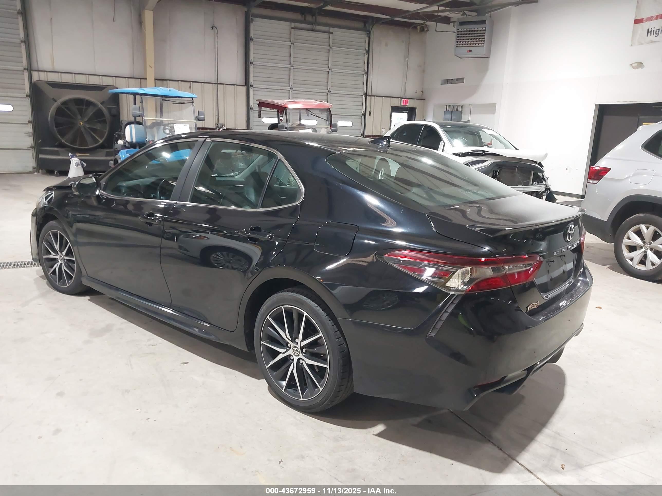 TOYOTA CAMRY image 3