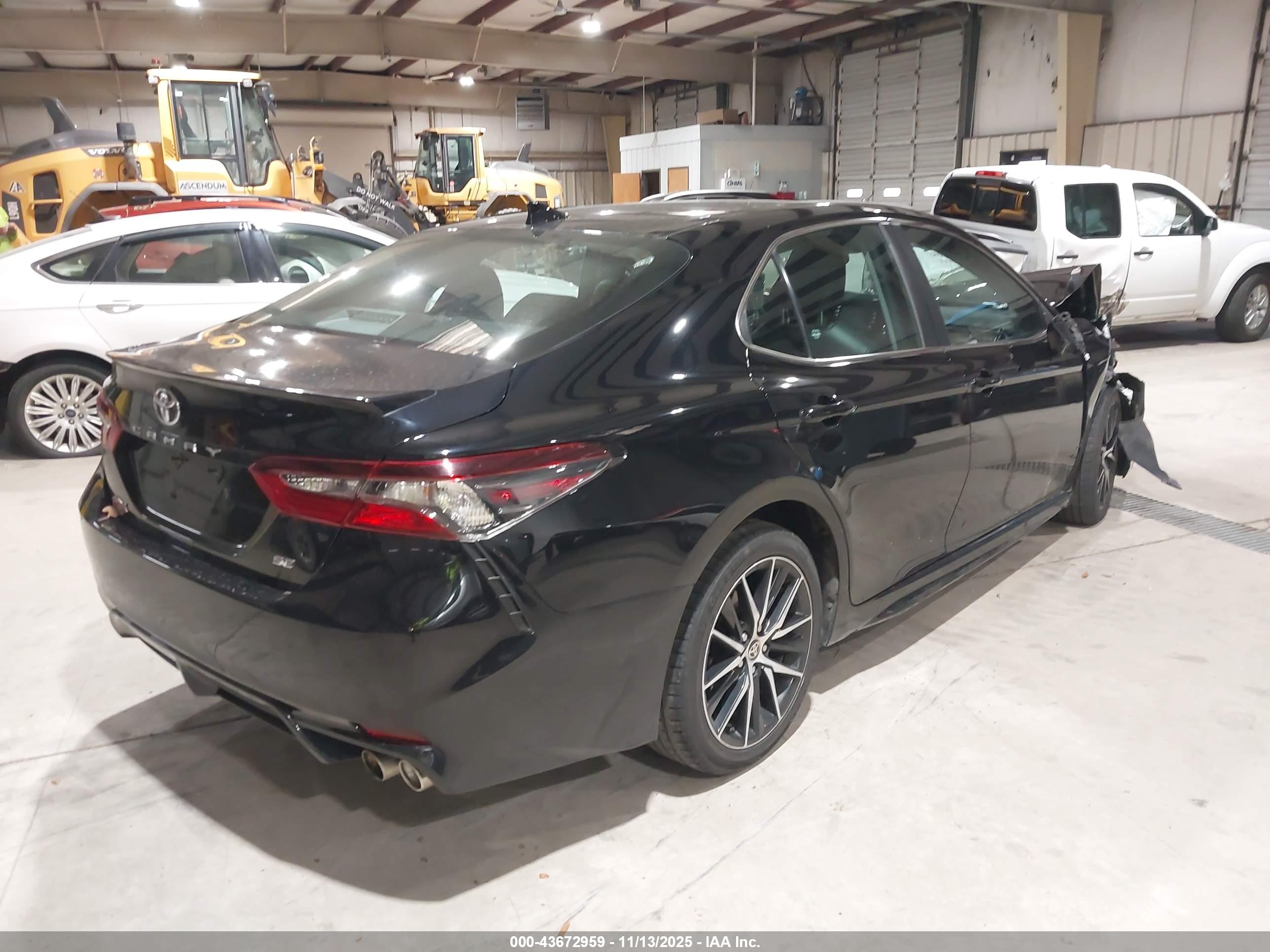 TOYOTA CAMRY image 4