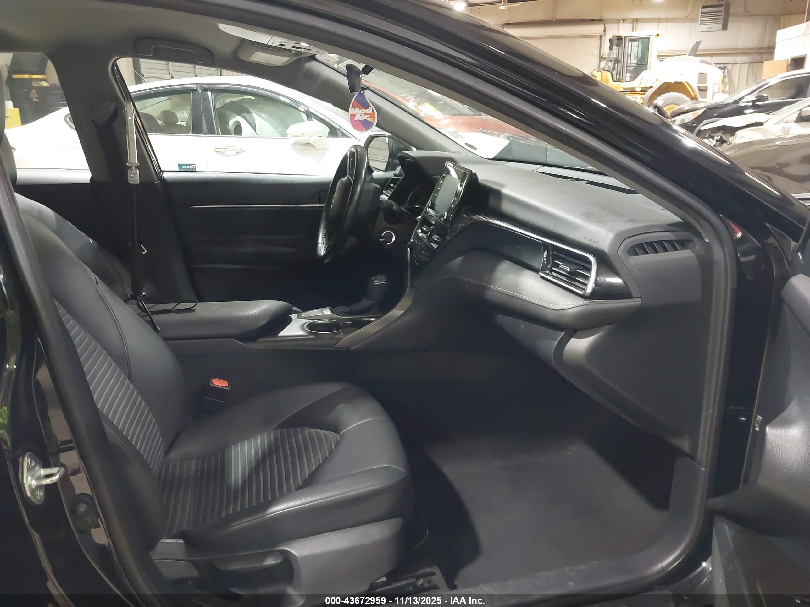 TOYOTA CAMRY image 5