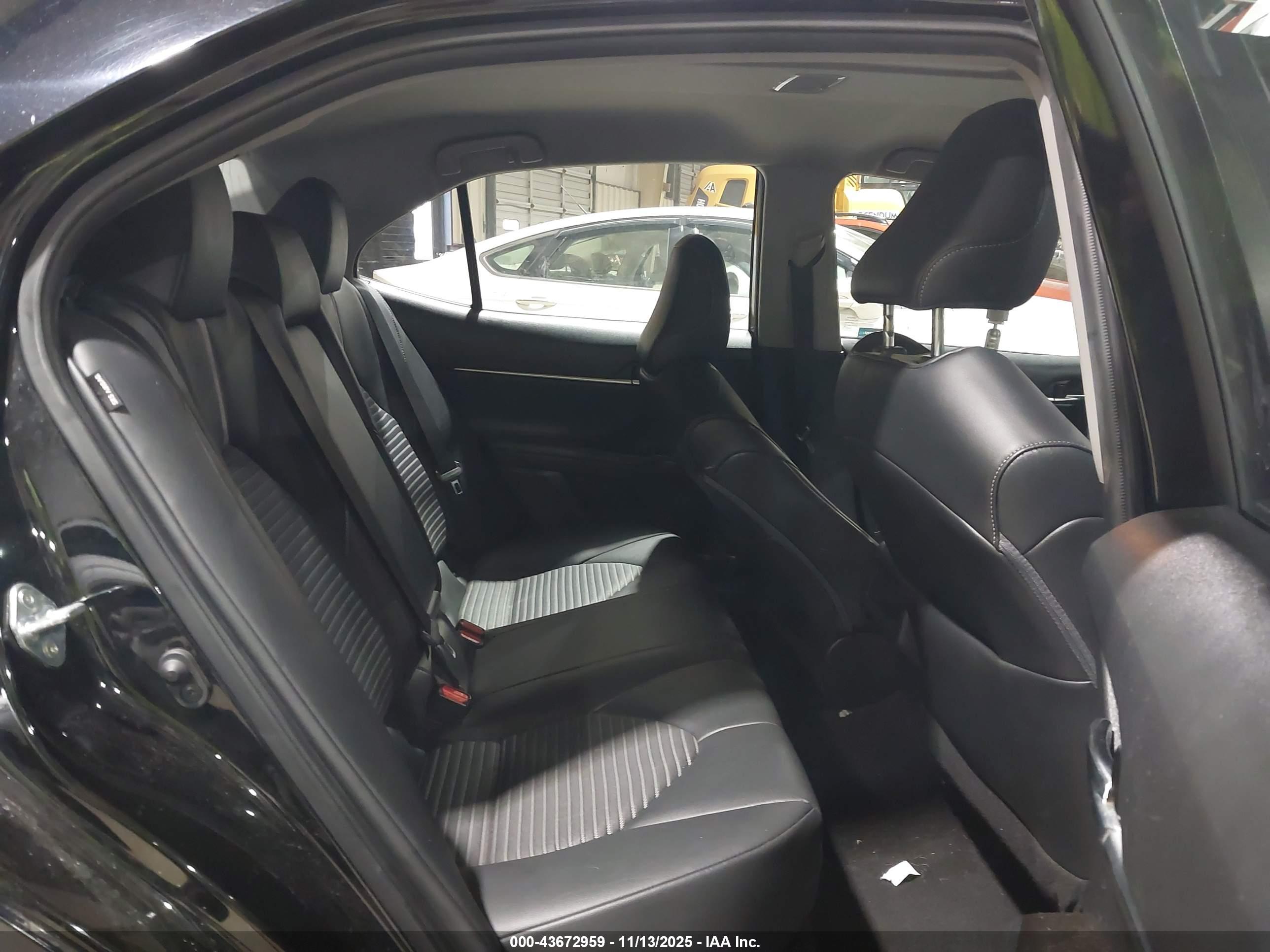 TOYOTA CAMRY image 8