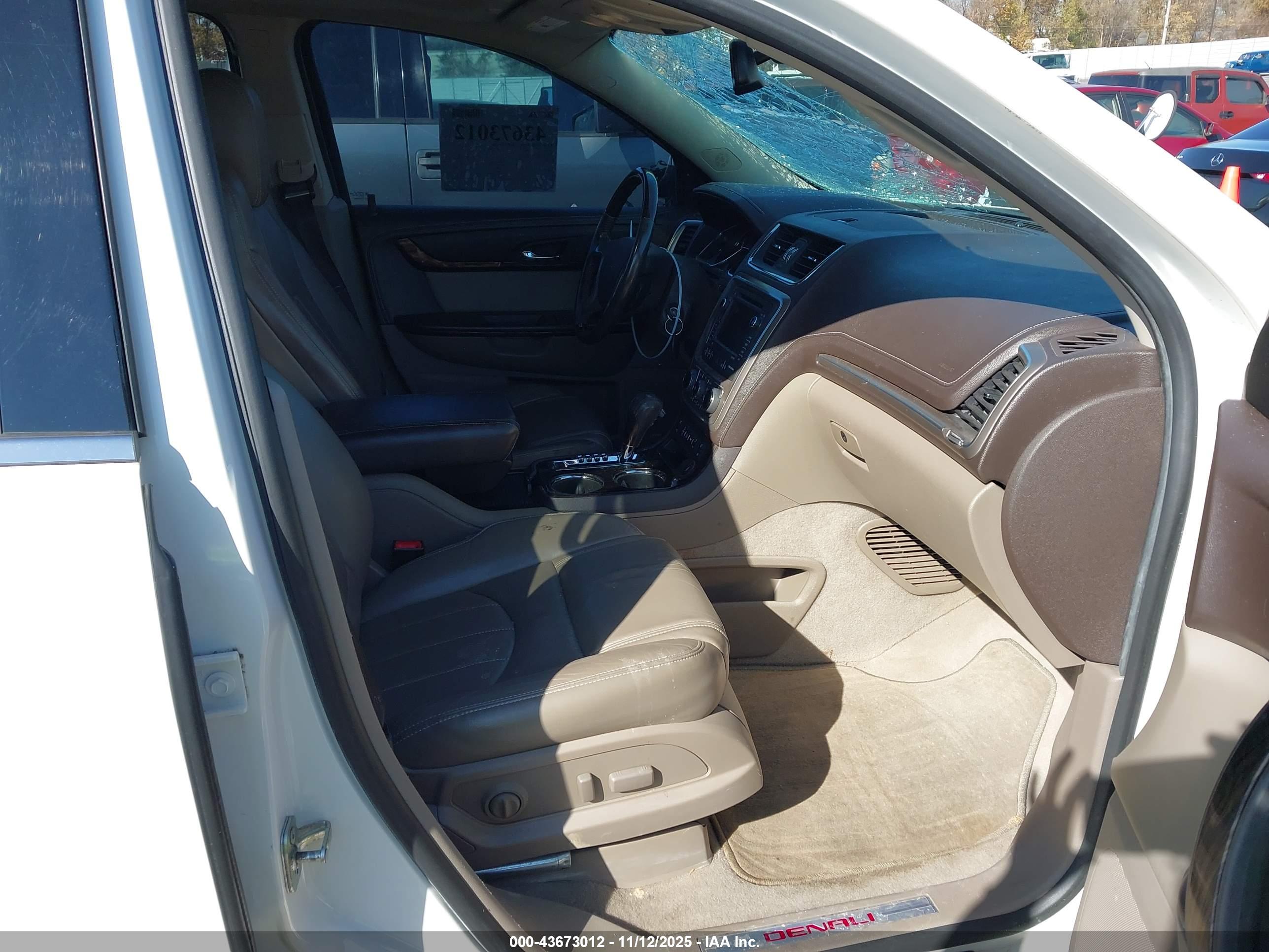 GMC ACADIA image 5