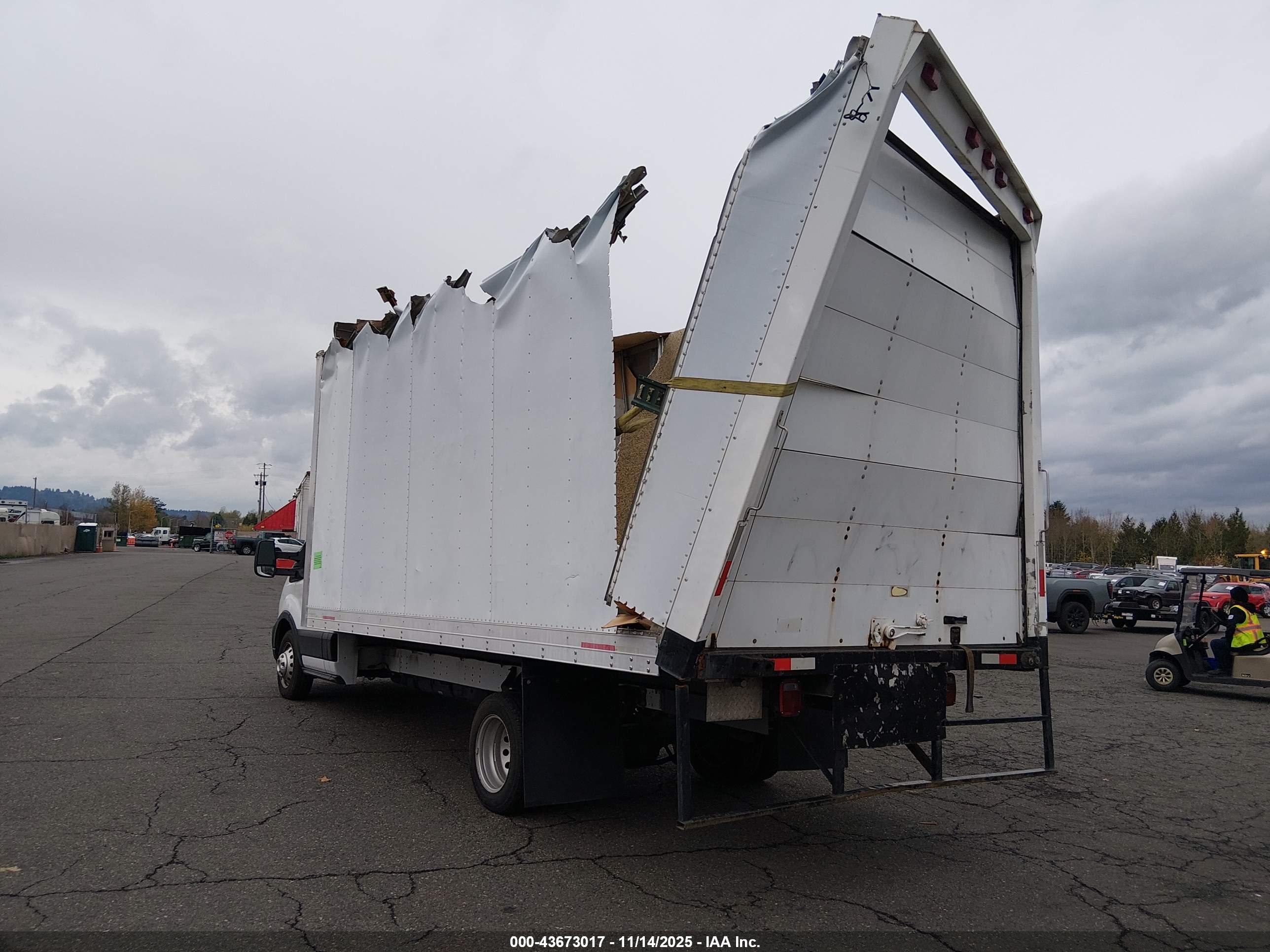 FORD TRANSIT-350 image 3