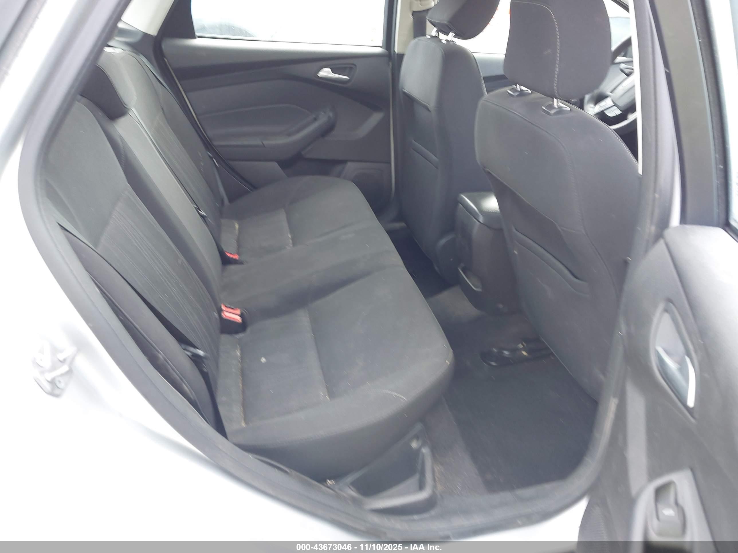 FORD FOCUS image 8